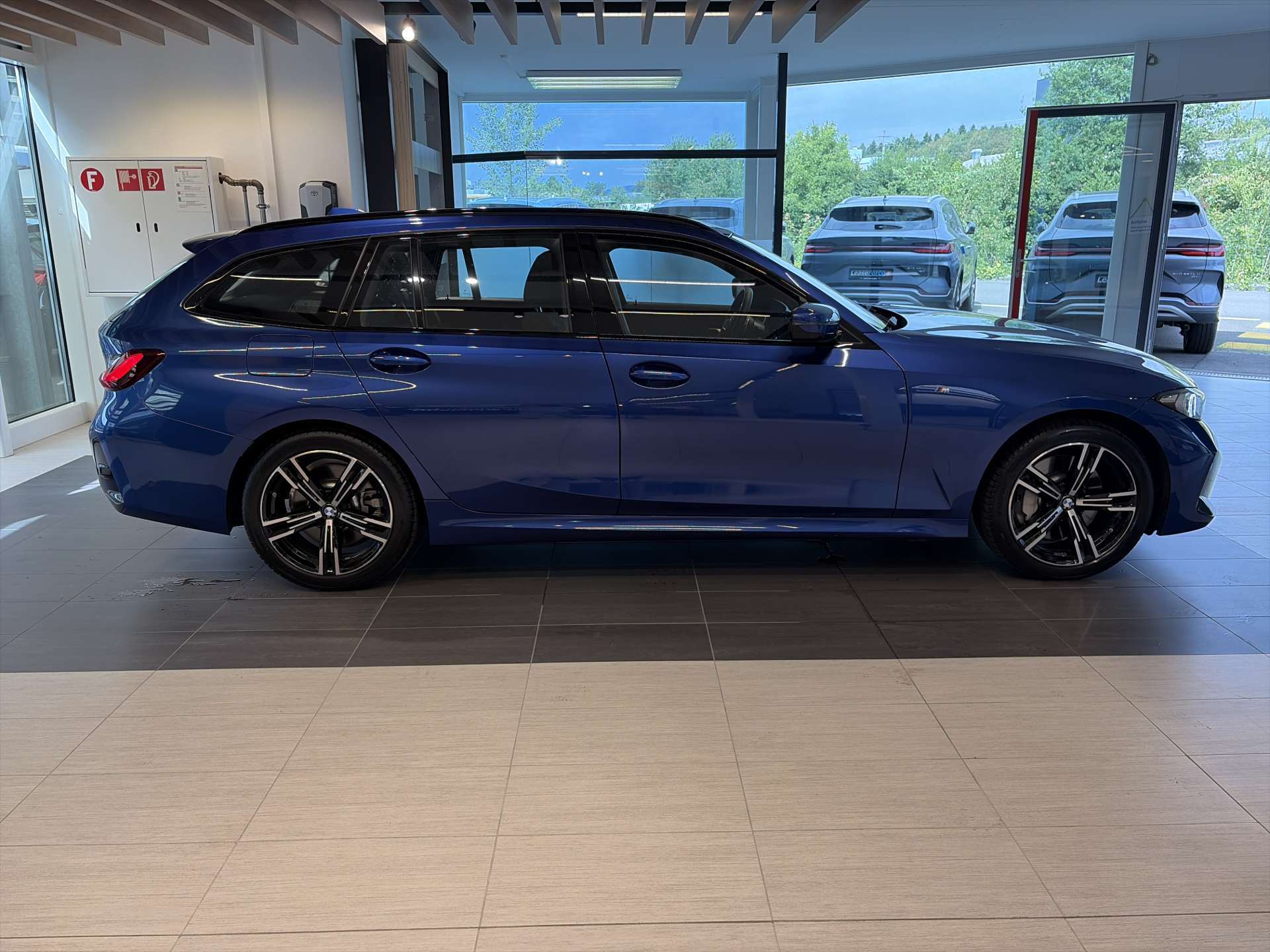 BMW 330i Touring xDrive M-Sport 245PS Steptronic Automat-image-13