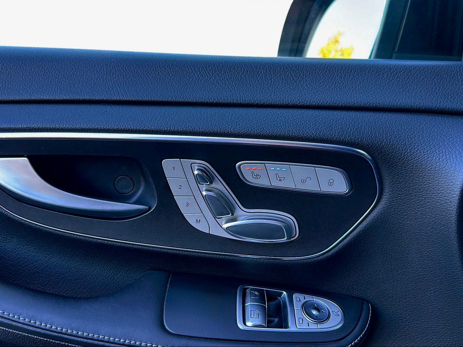 MERCEDES-BENZ V 300 d lang Avantgarde 4Matic 9G-Tronic-image-12