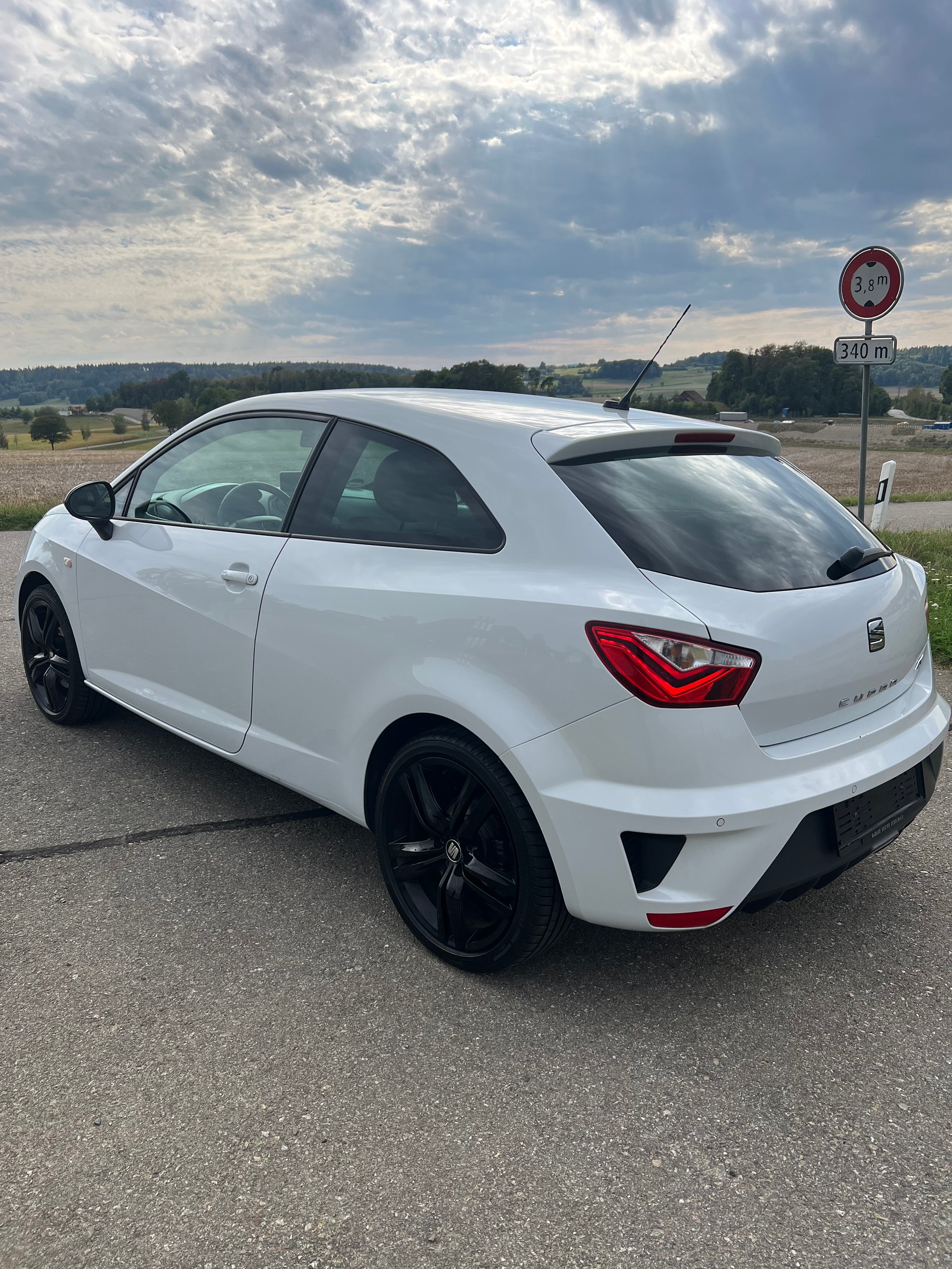 SEAT Ibiza SC 1.4 TSI Cupra DSG-image-6