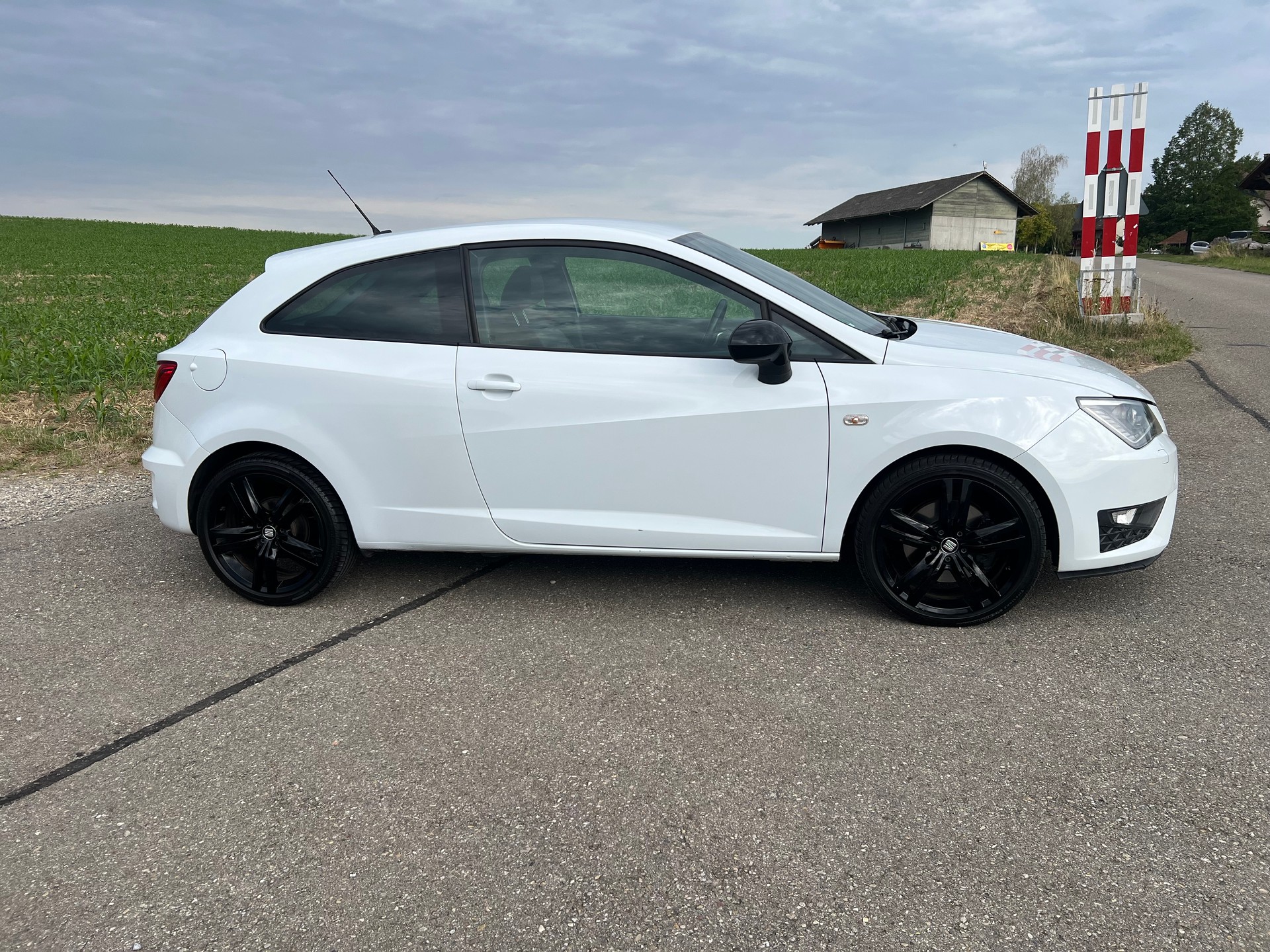 SEAT Ibiza SC 1.4 TSI Cupra DSG-image-2