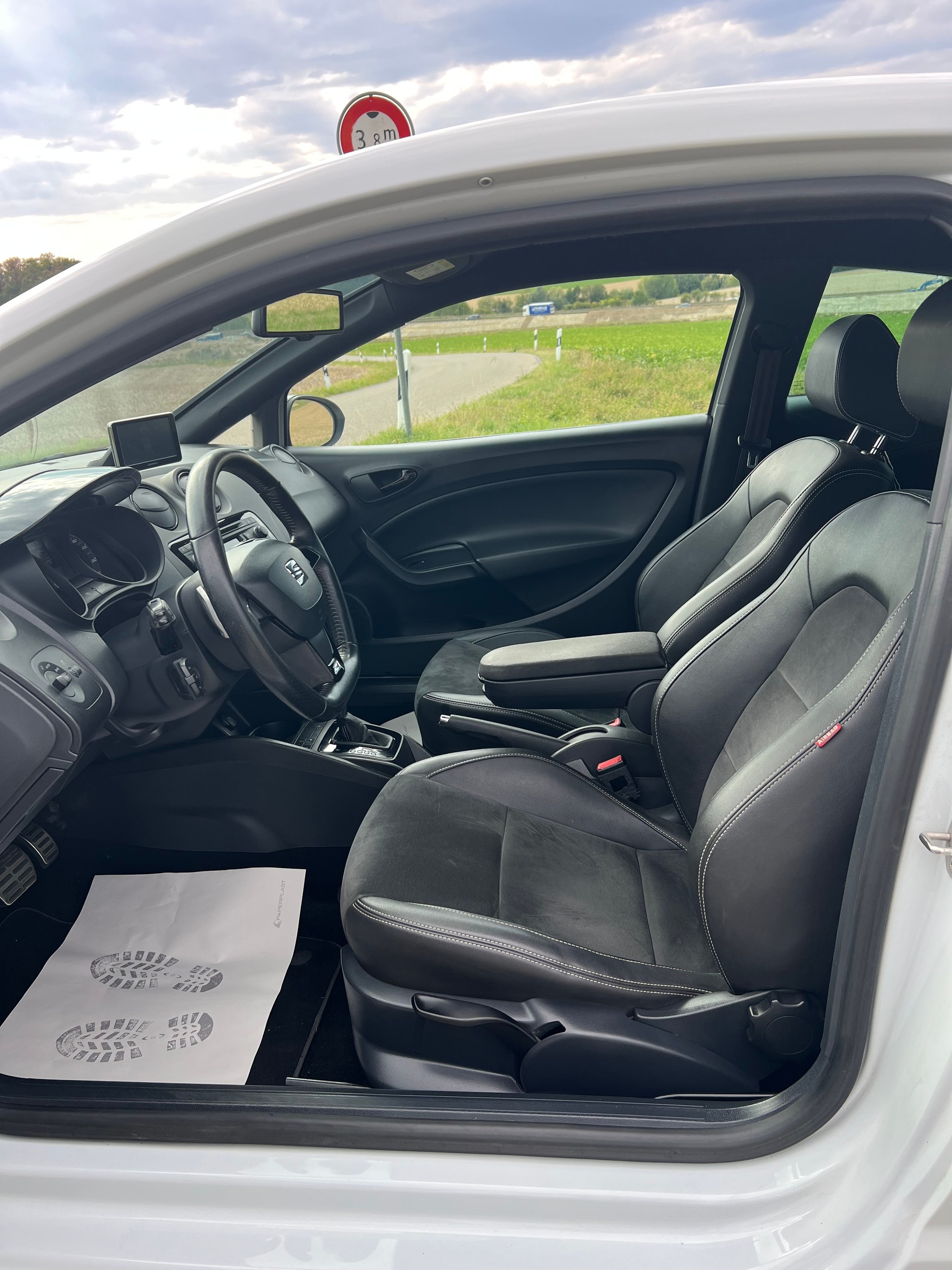 SEAT Ibiza SC 1.4 TSI Cupra DSG-image-9