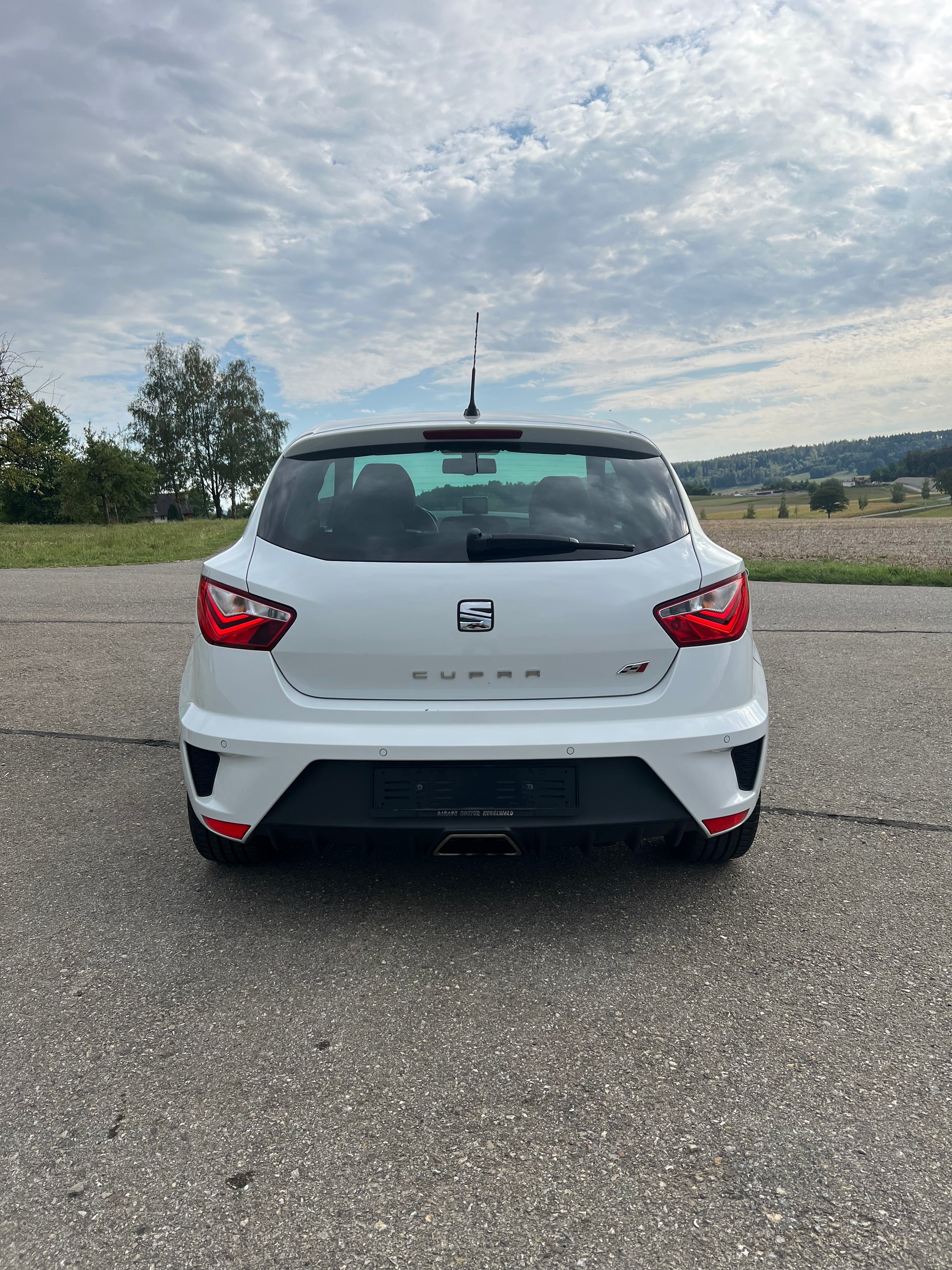 SEAT Ibiza SC 1.4 TSI Cupra DSG-image-4