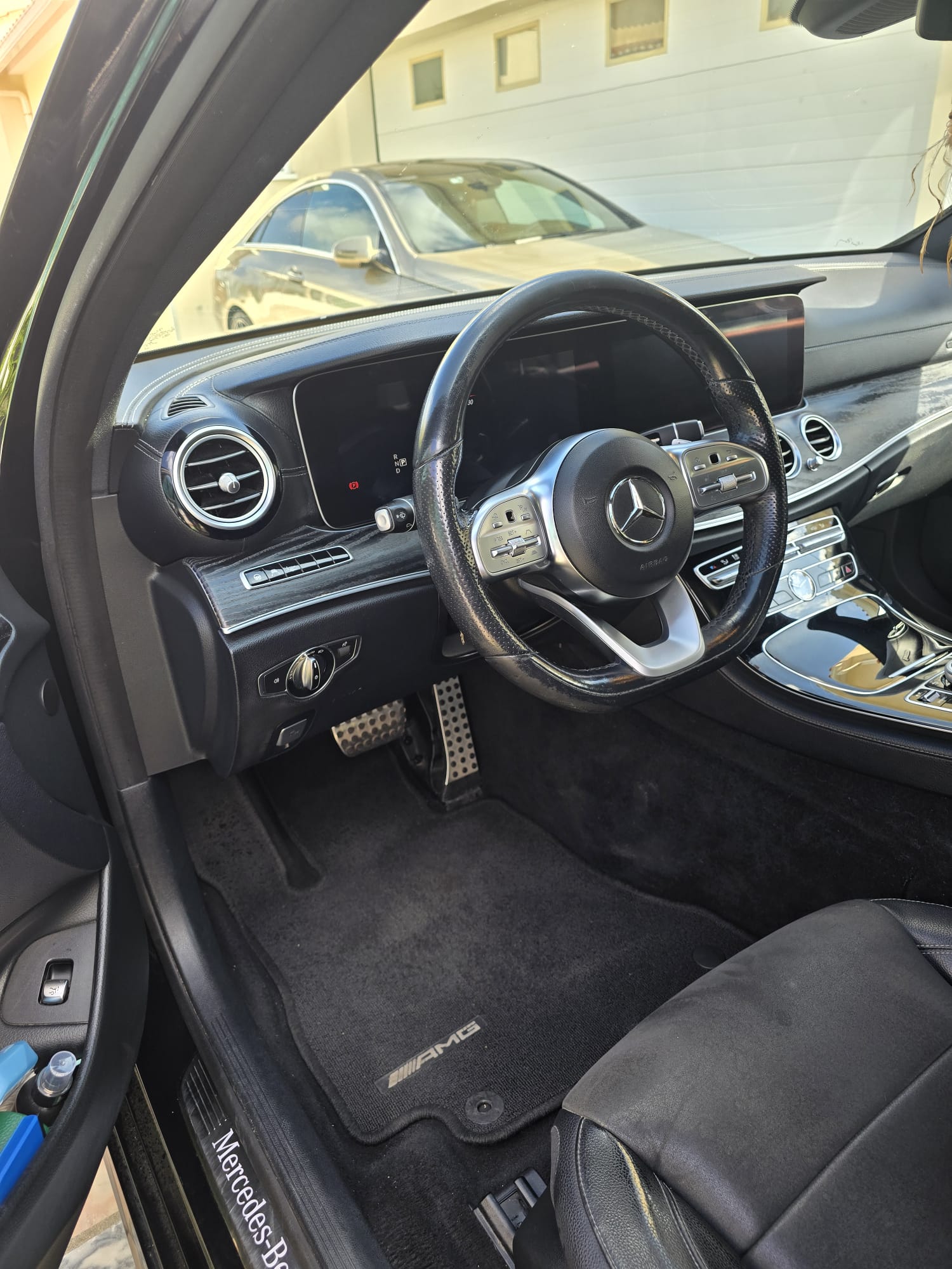MERCEDES-BENZ E 220 d AMG Line 4Matic 9G-Tronic-image-2