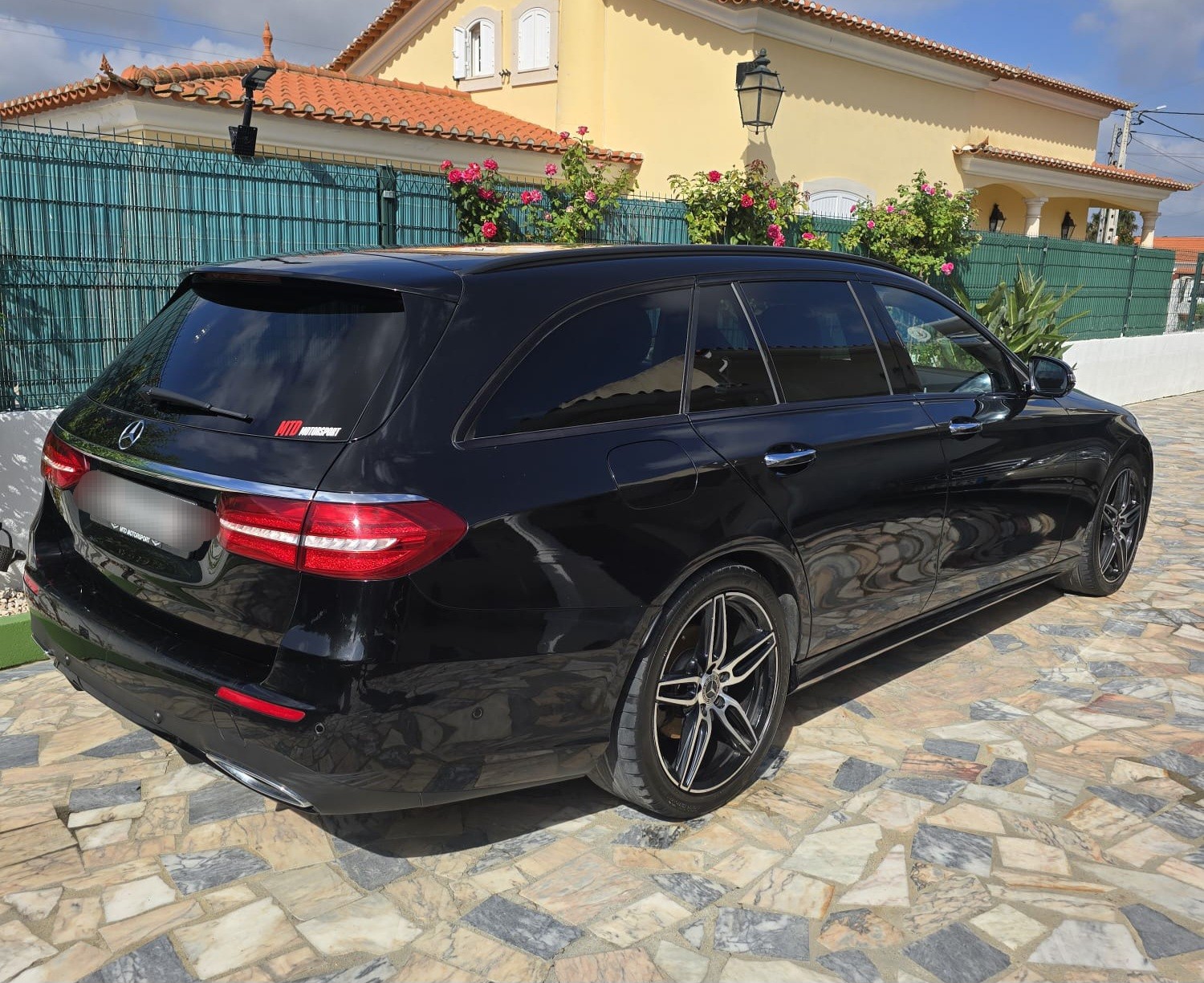 MERCEDES-BENZ E 220 d AMG Line 4Matic 9G-Tronic-image-1