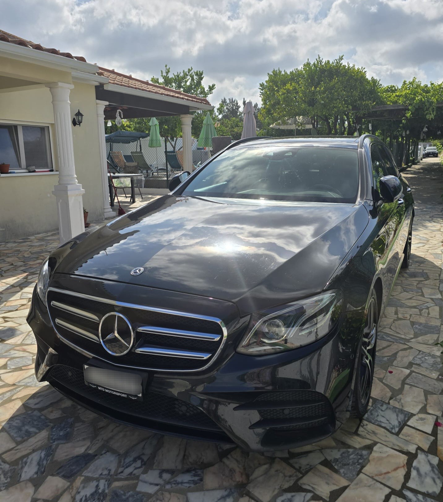 MERCEDES-BENZ E 220 d AMG Line 4Matic 9G-Tronic-image-0