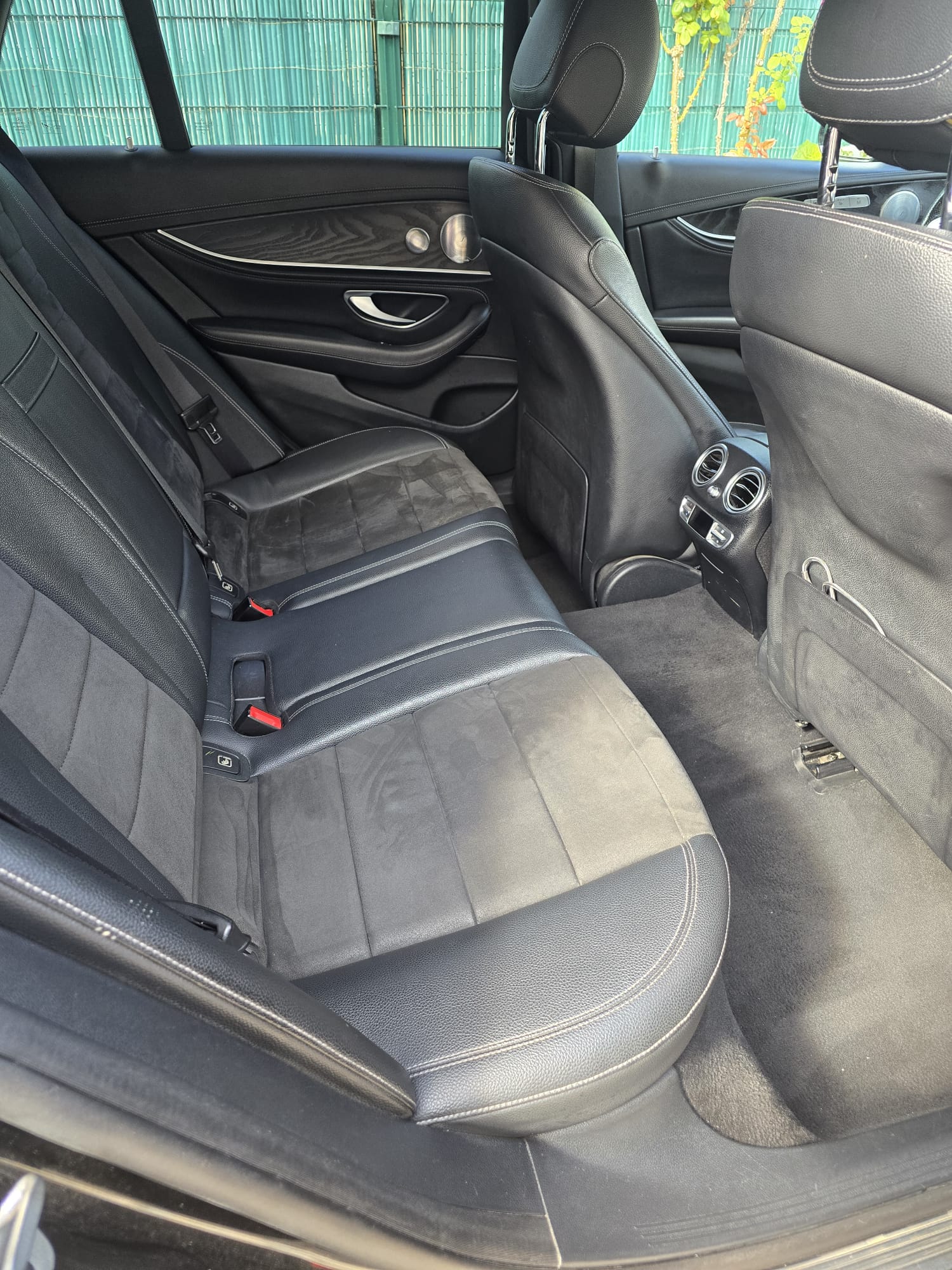 MERCEDES-BENZ E 220 d AMG Line 4Matic 9G-Tronic-image-3
