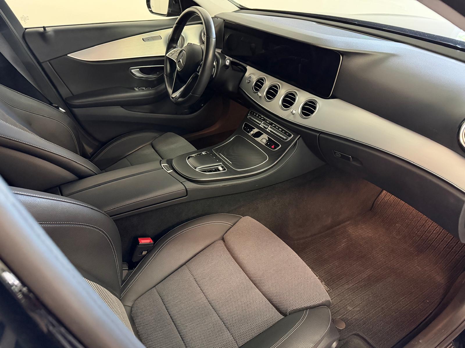 MERCEDES-BENZ E 220 d 4Matic Avantgarde 9G-Tronic-image-17