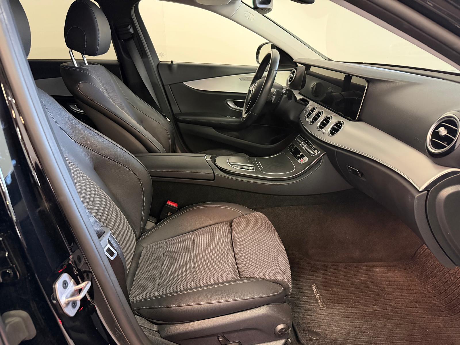 MERCEDES-BENZ E 220 d 4Matic Avantgarde 9G-Tronic-image-16