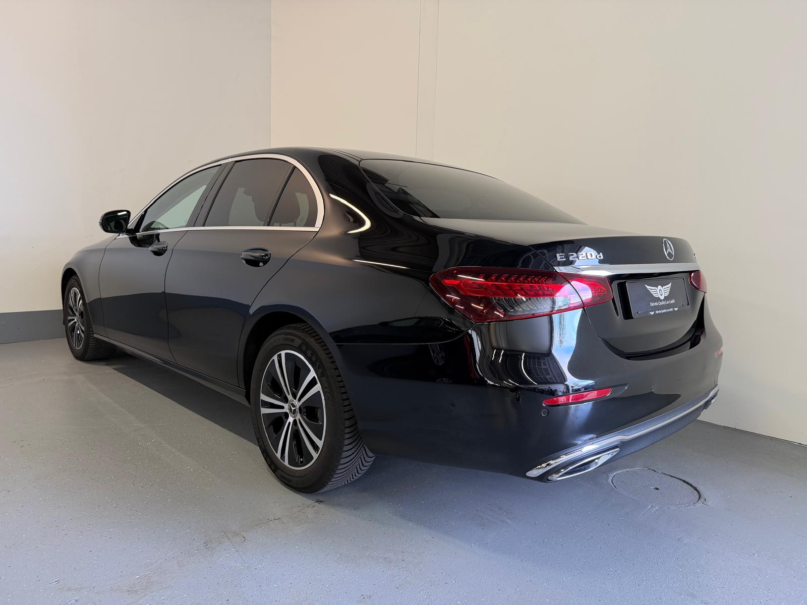 MERCEDES-BENZ E 220 d 4Matic Avantgarde 9G-Tronic-image-9