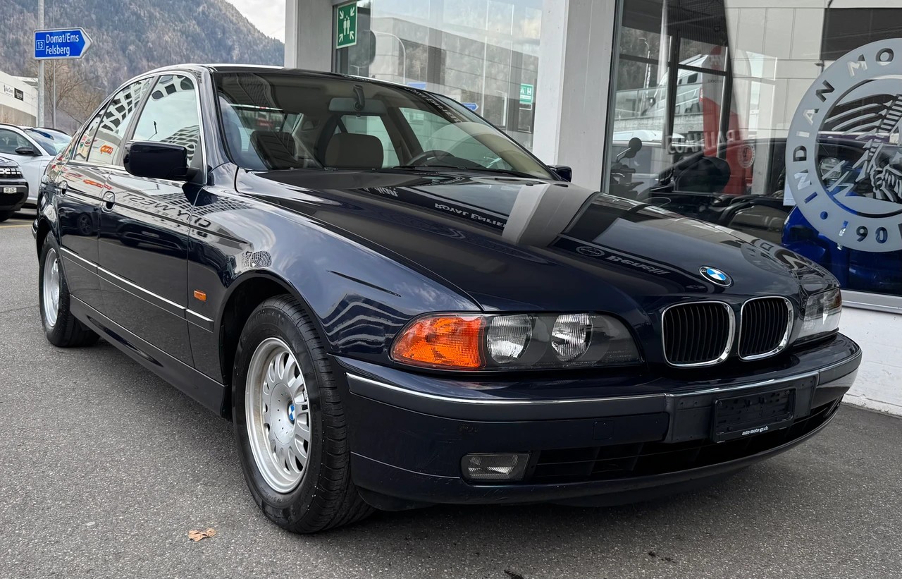BMW 528i-image-0
