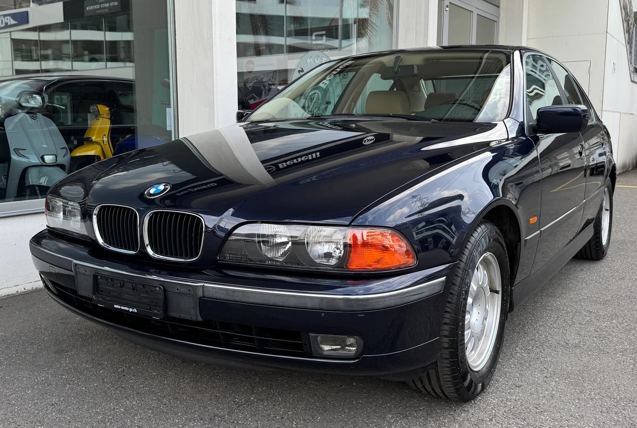 BMW 528i-image-5