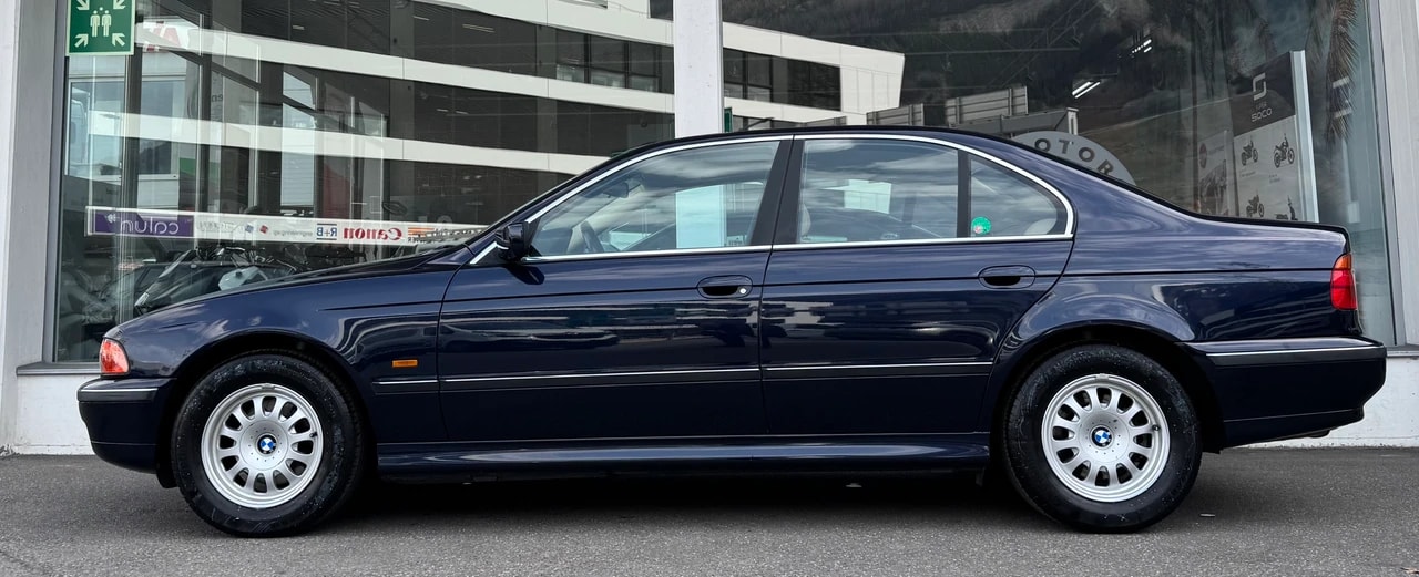 BMW 528i-image-2