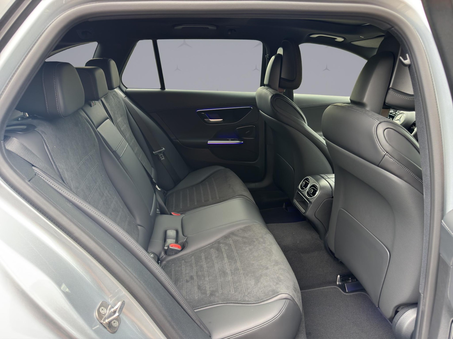 MERCEDES-BENZ C 220 d Swiss Star Avantgarde 4matic Kombi-image-17