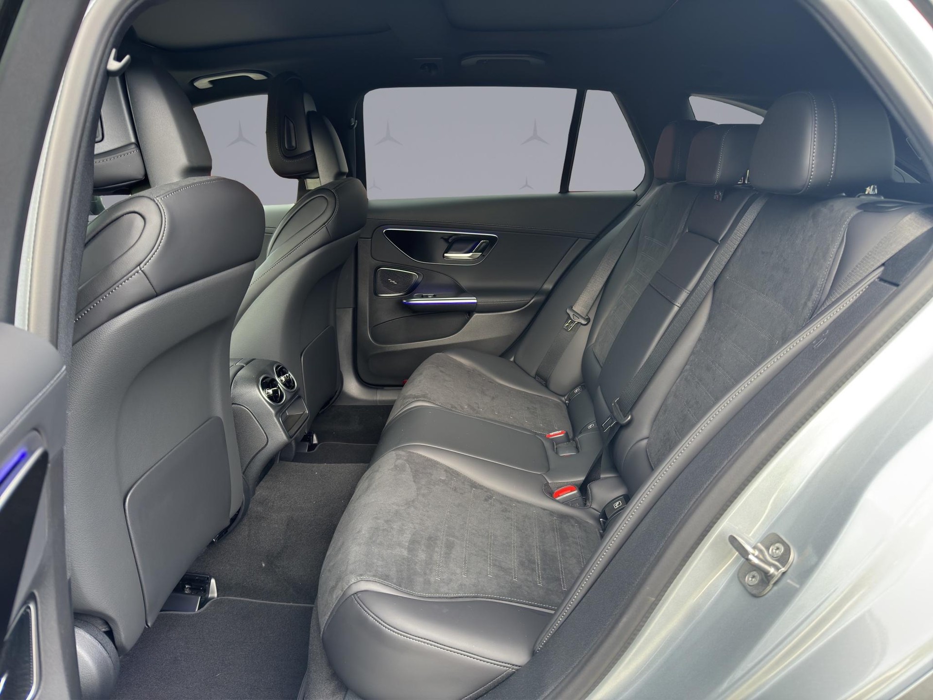 MERCEDES-BENZ C 220 d Swiss Star Avantgarde 4matic Kombi-image-12