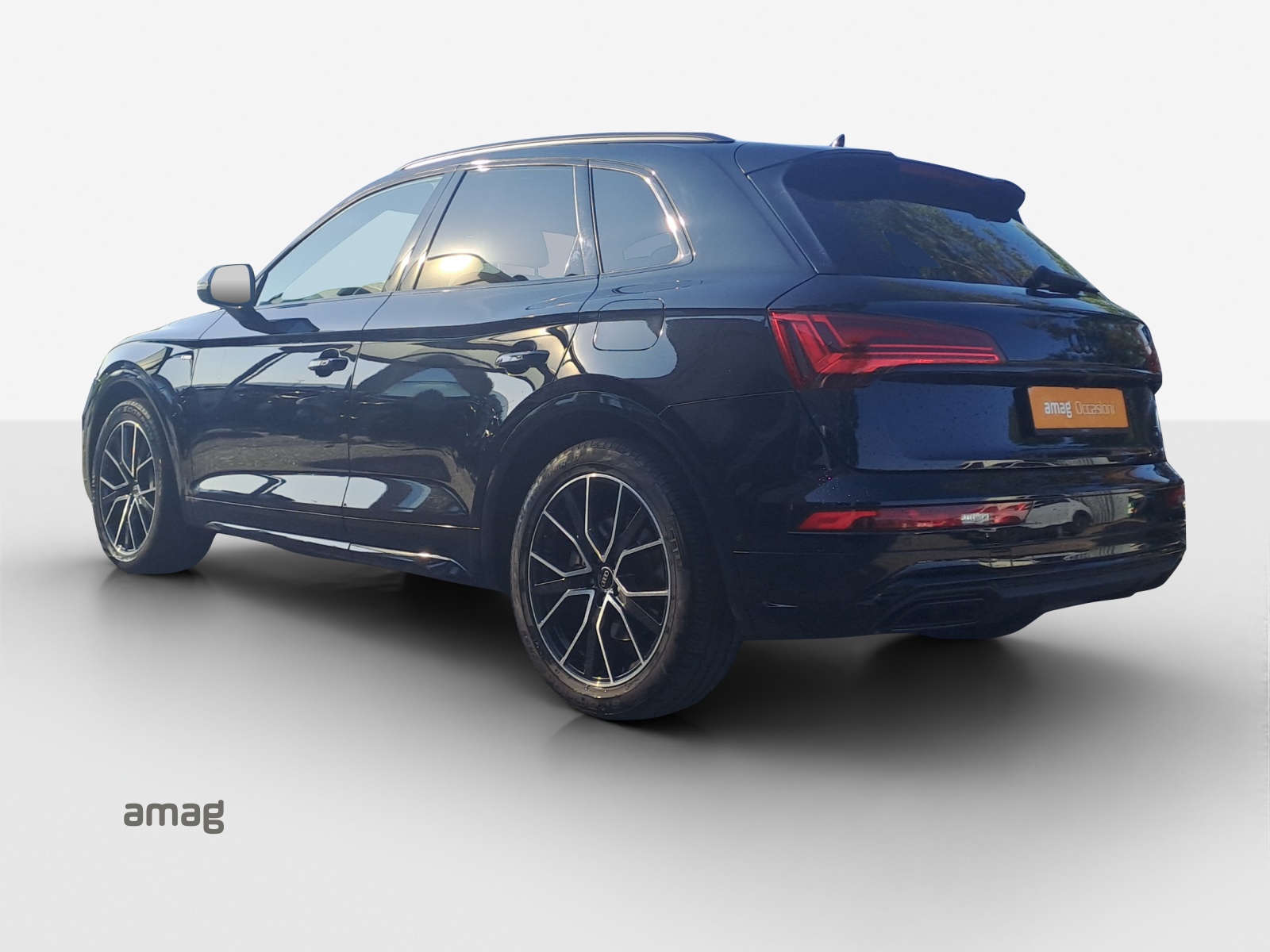 AUDI Q5 55 TFSI e PHEV S line quattro S-tronic-image-3