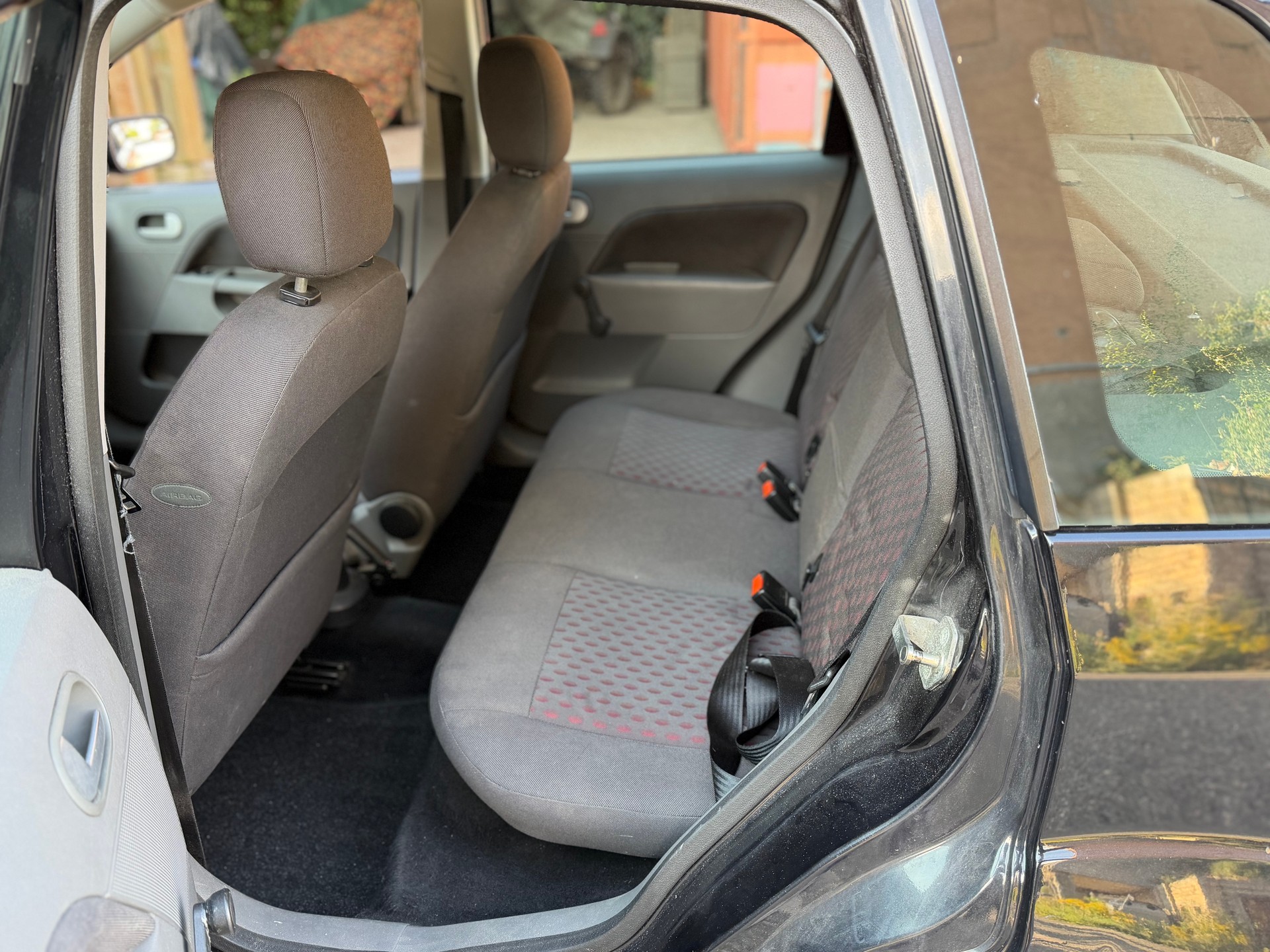 FORD Fiesta 1.4 16V Trend-image-9