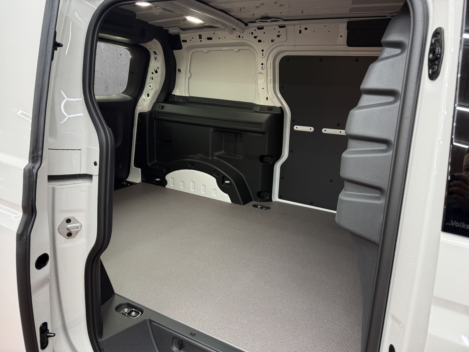 VW ID. Buzz Cargo Pro-image-9
