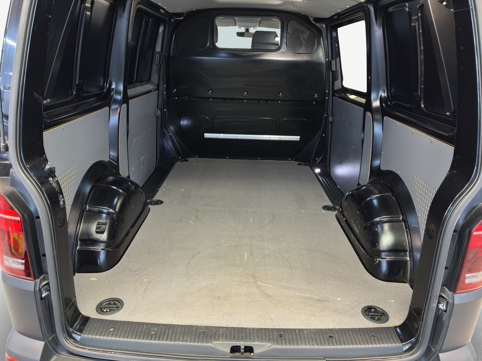 VW T6.1 2.0 TDI DSG-image-12