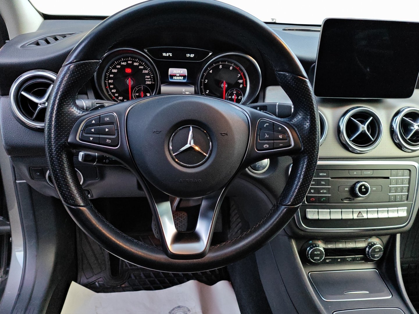 MERCEDES-BENZ GLA 250 Urban 4Matic 7G-DCT – 211 ch, caméra, 2 jeux de roues [Expertisé + Garantie 12 mois]-image-10