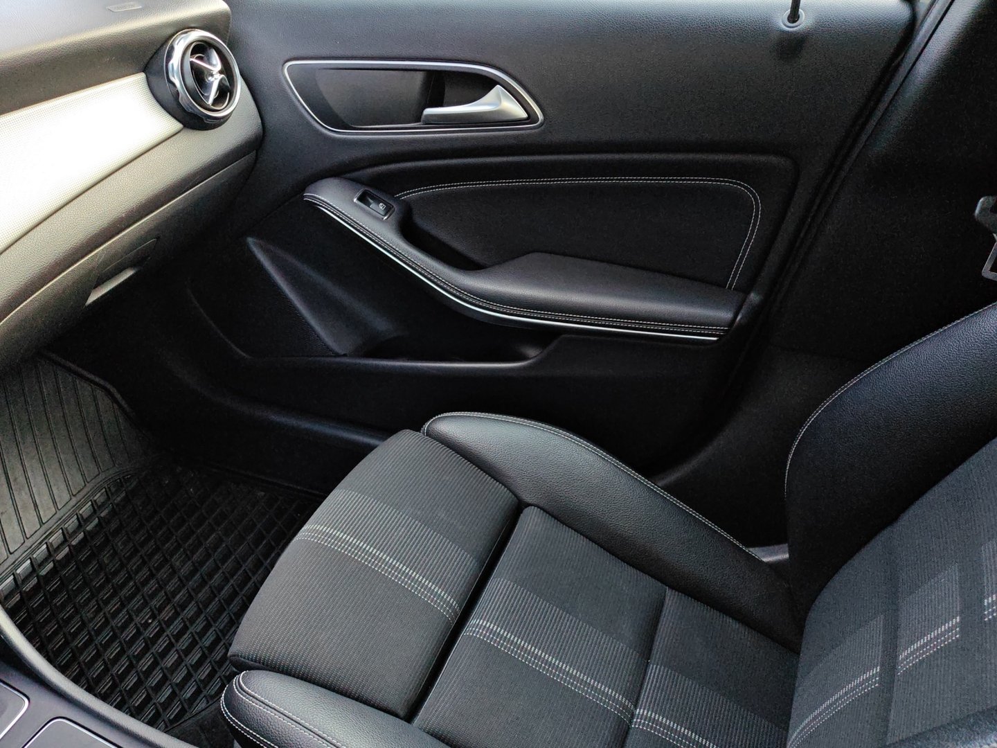 MERCEDES-BENZ GLA 250 Urban 4Matic 7G-DCT – 211 ch, caméra, 2 jeux de roues [Expertisé + Garantie 12 mois]-image-14