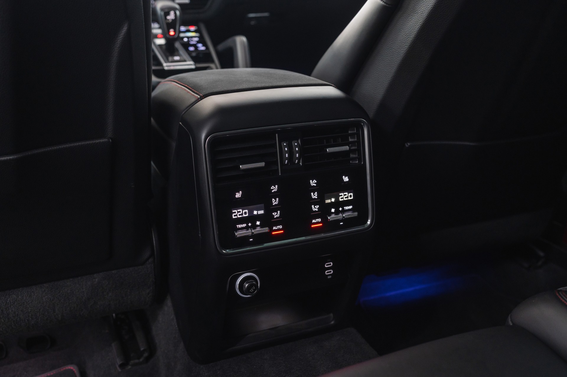 PORSCHE Cayenne GTS-image-16