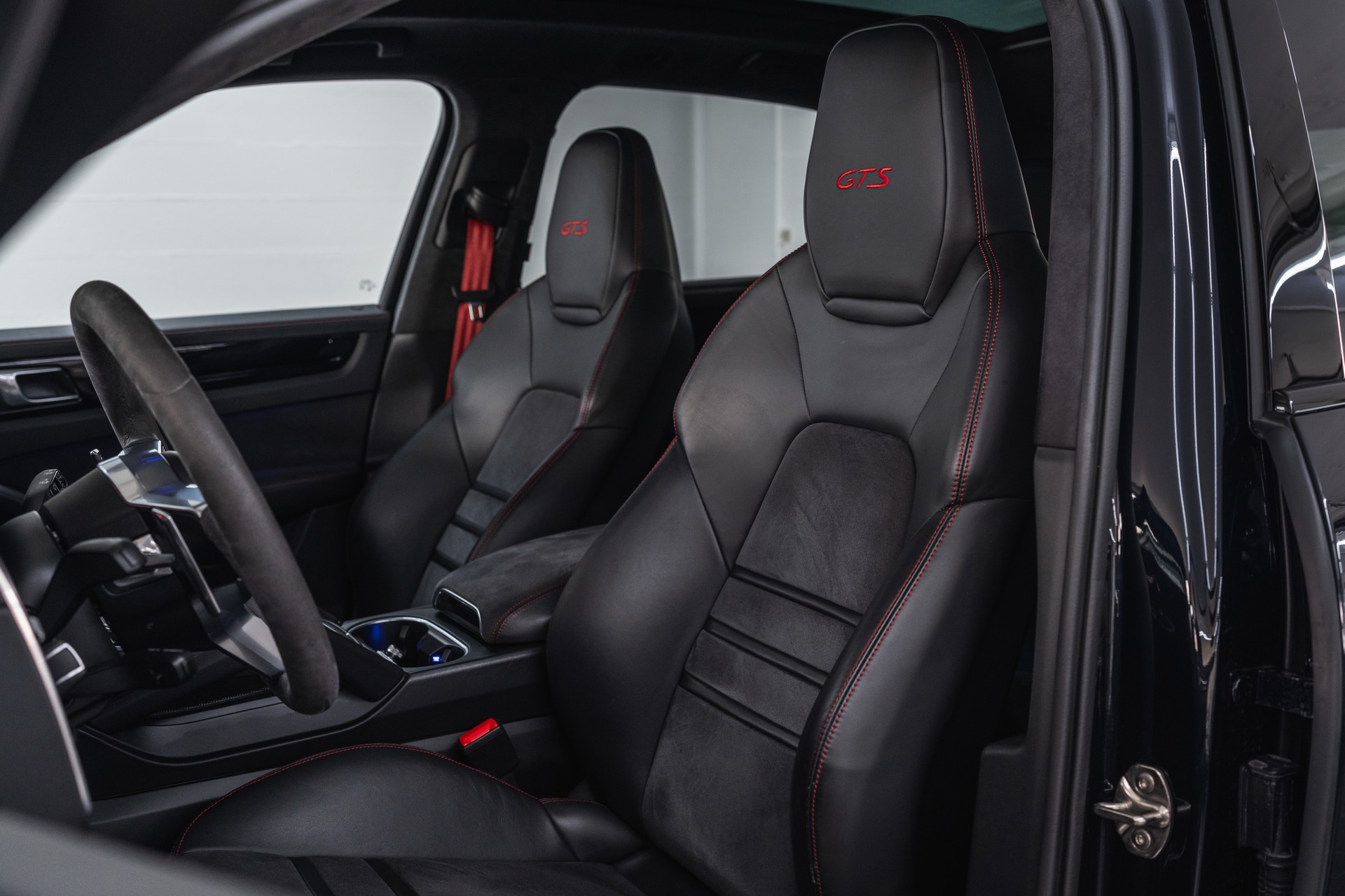 PORSCHE Cayenne GTS-image-12
