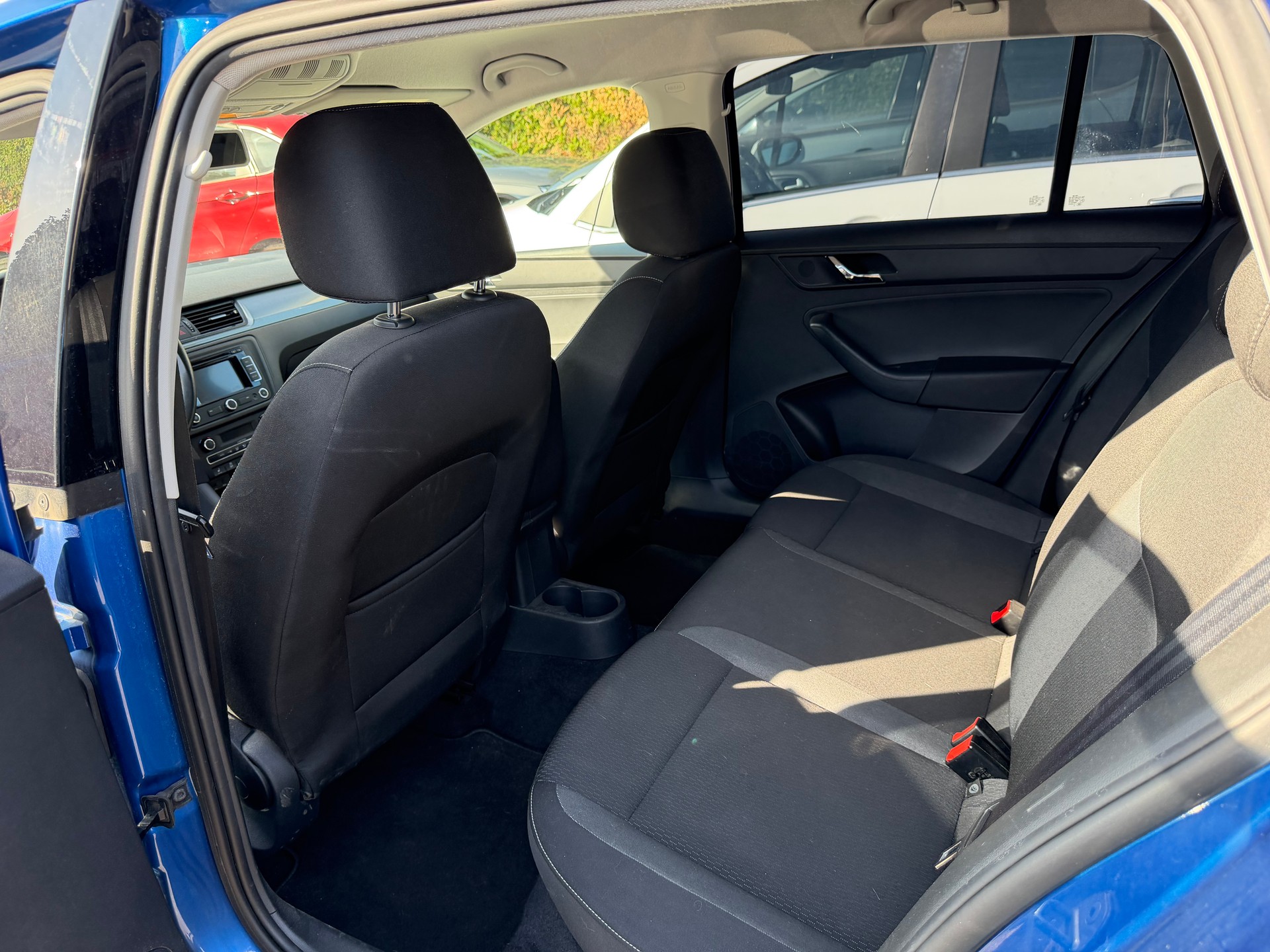 SKODA Rapid Spaceback 1.6 TDI Active-image-8