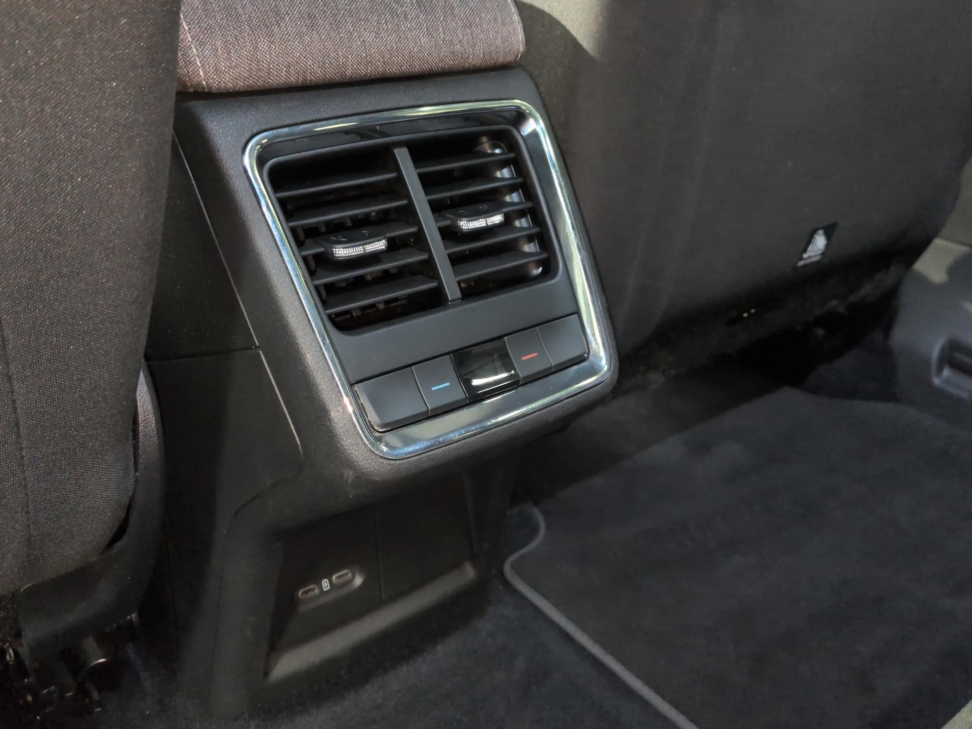 SKODA Enyaq iV 80-image-18