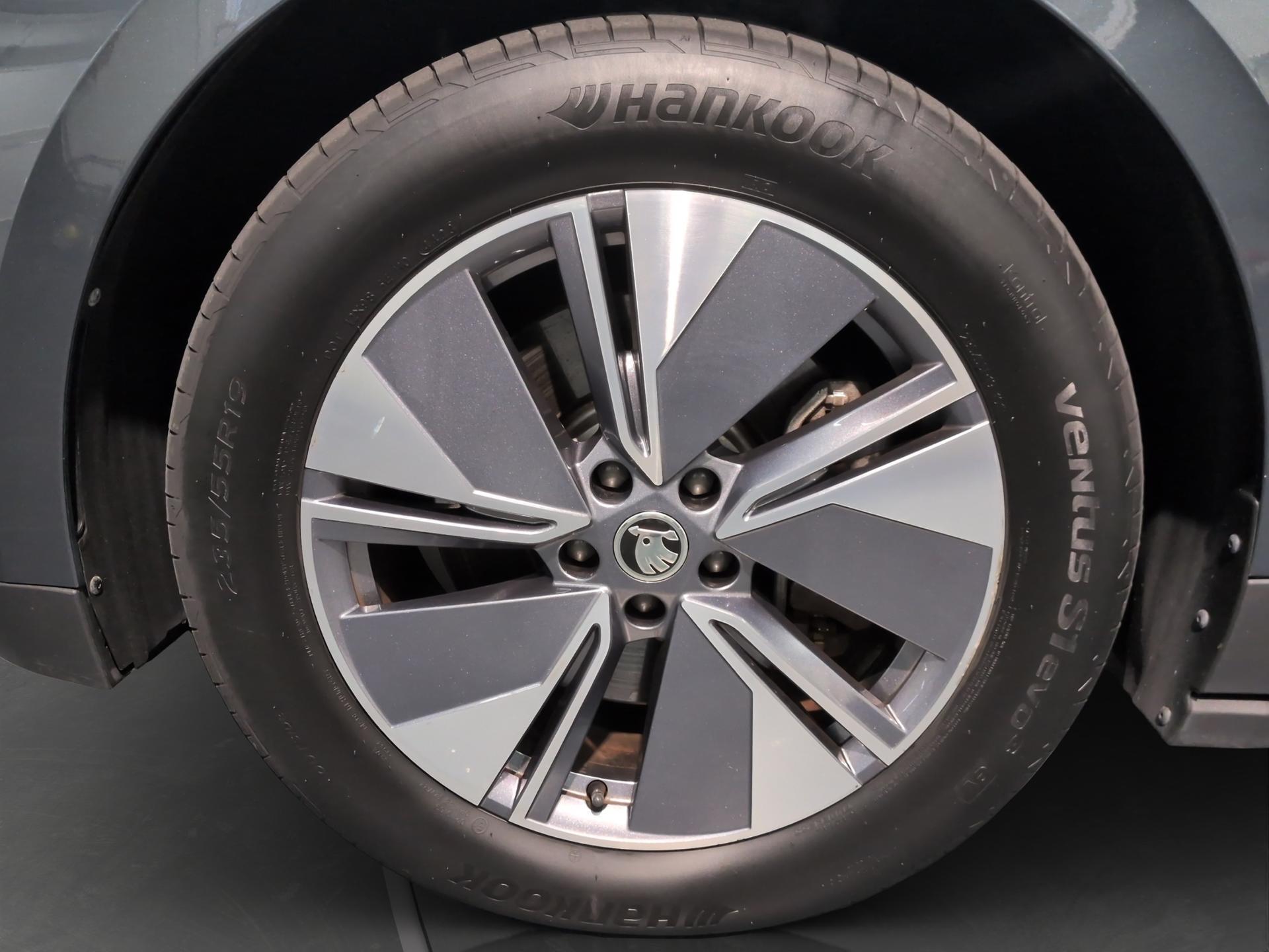 SKODA Enyaq iV 80-image-24