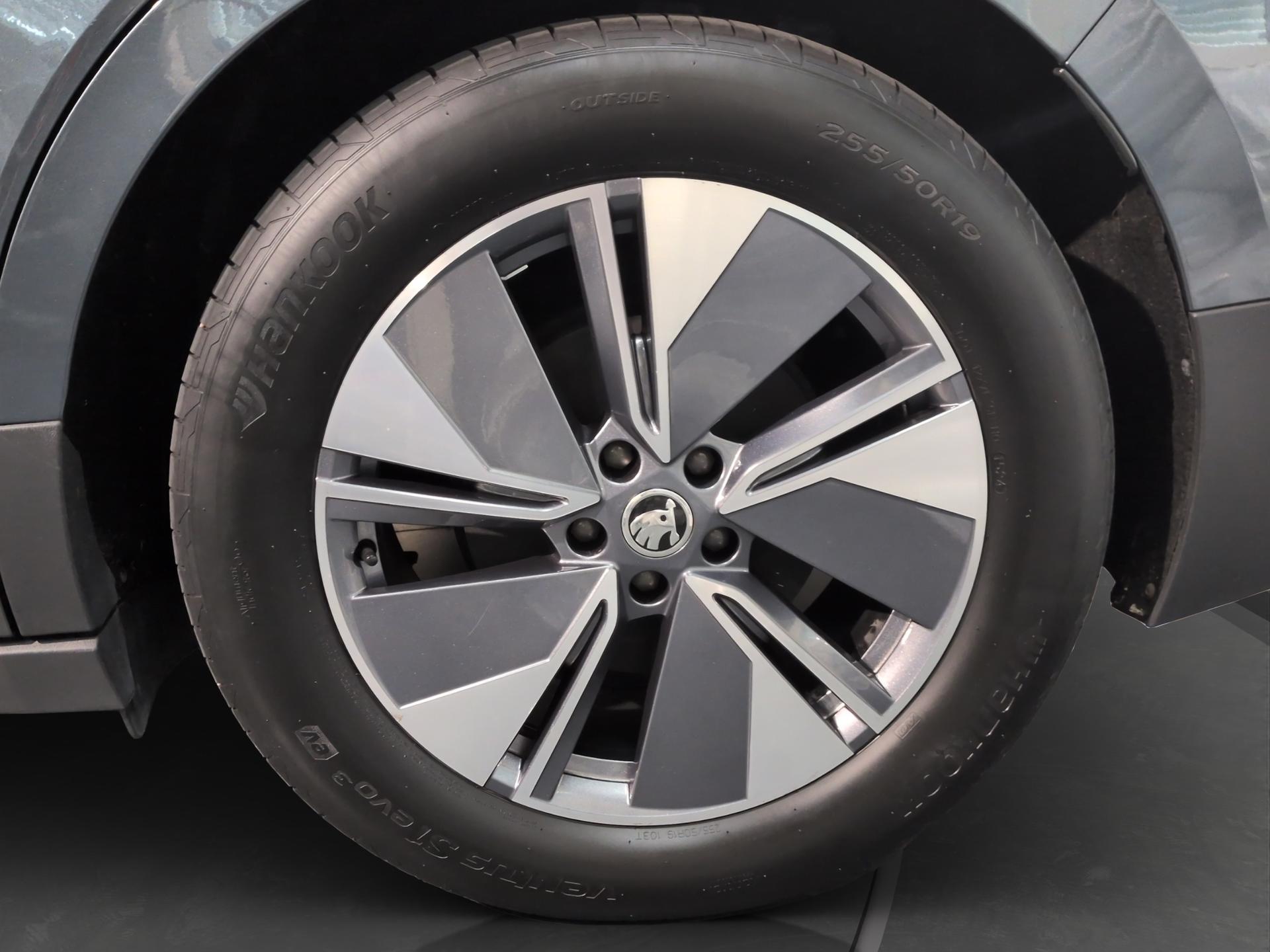 SKODA Enyaq iV 80-image-25