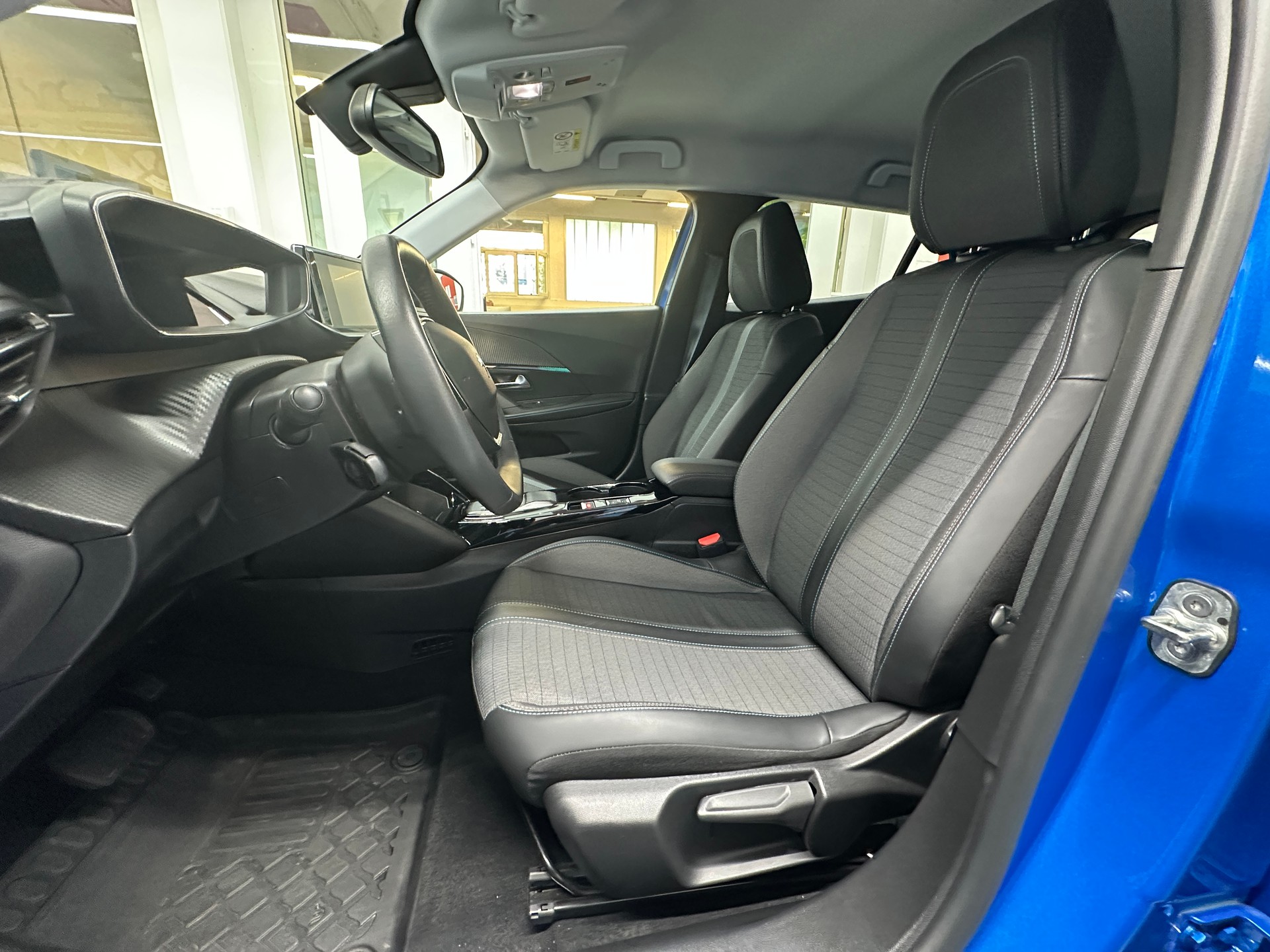 PEUGEOT 2008 e Allure Pack-image-7