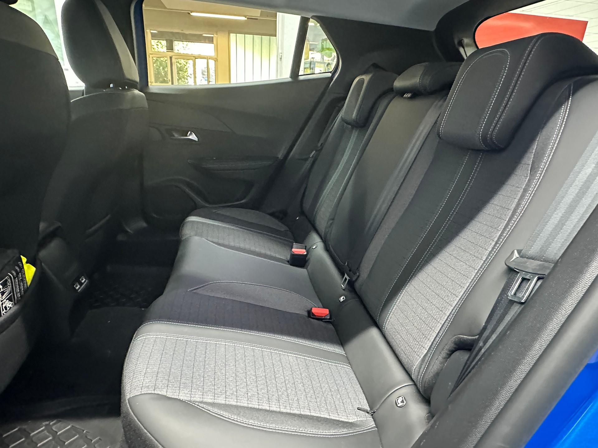 PEUGEOT 2008 e Allure Pack-image-8