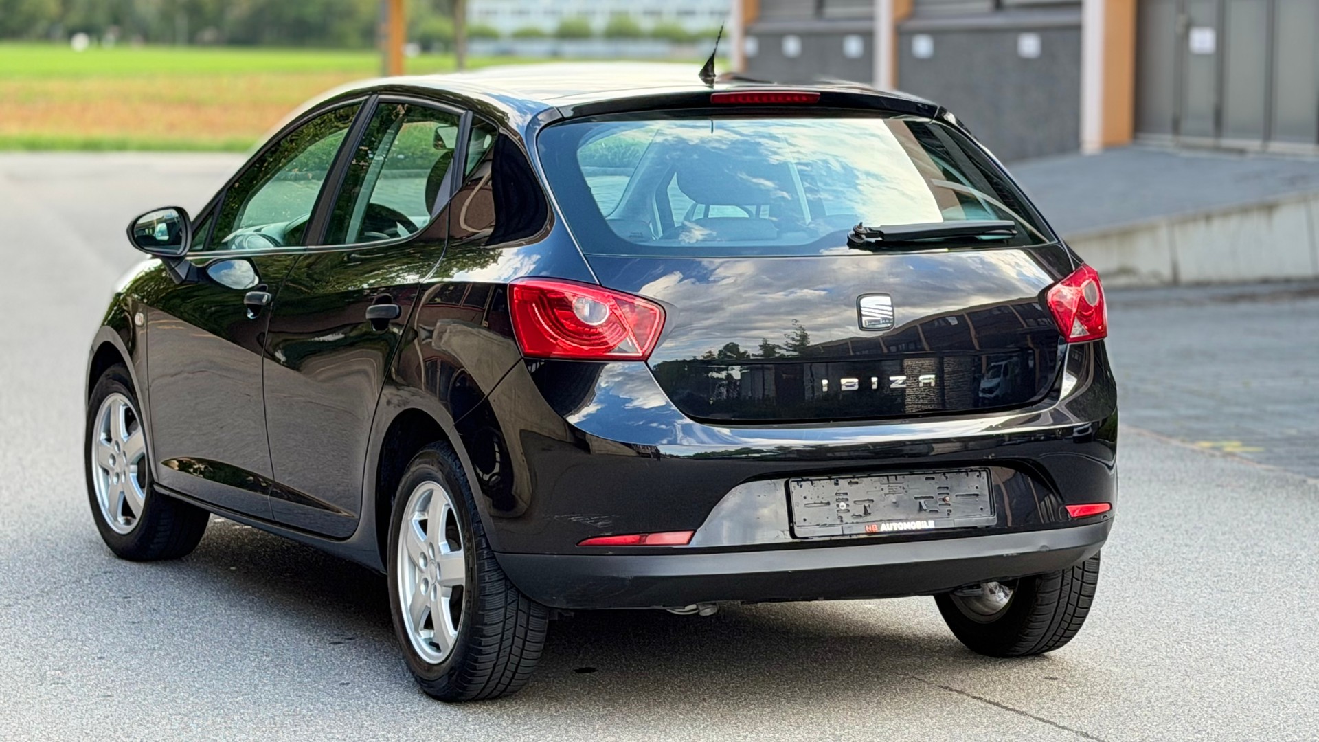 SEAT Ibiza 1.4 Style-image-2