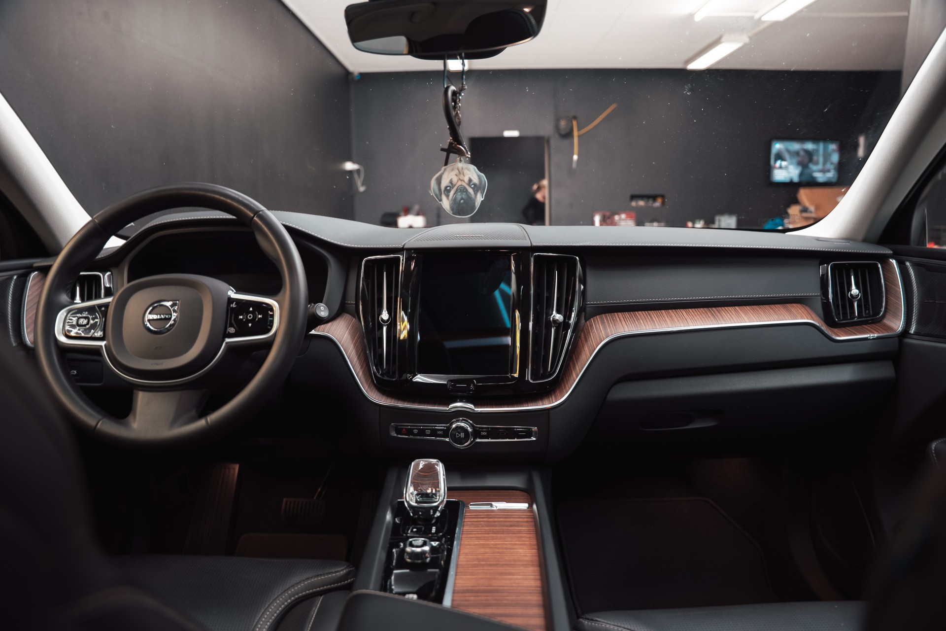 VOLVO XC60 B5 Diesel Mild Hybrid AWD Ultimate Bright Geartronic-image-4