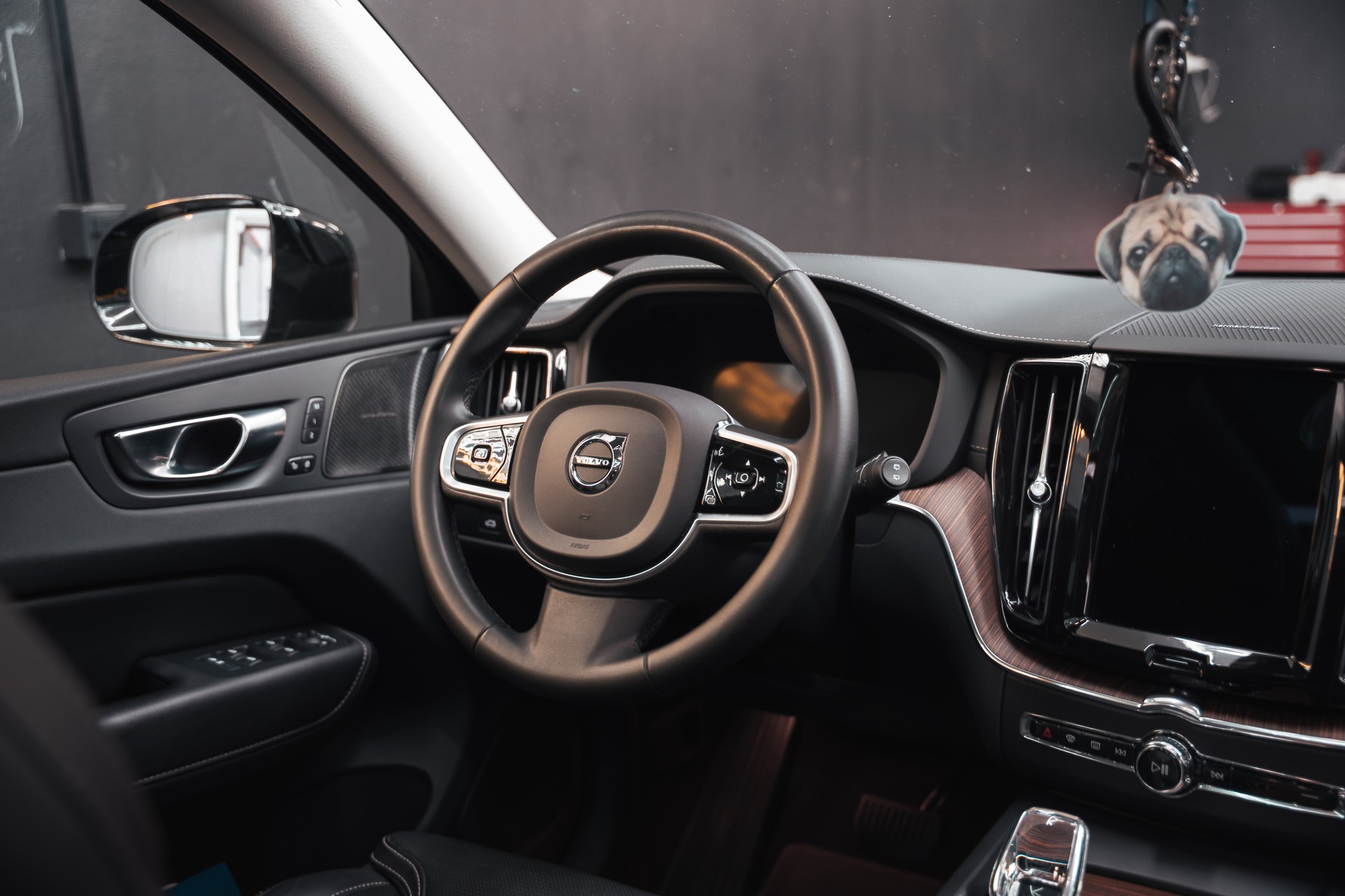 VOLVO XC60 B5 Diesel Mild Hybrid AWD Ultimate Bright Geartronic-image-5