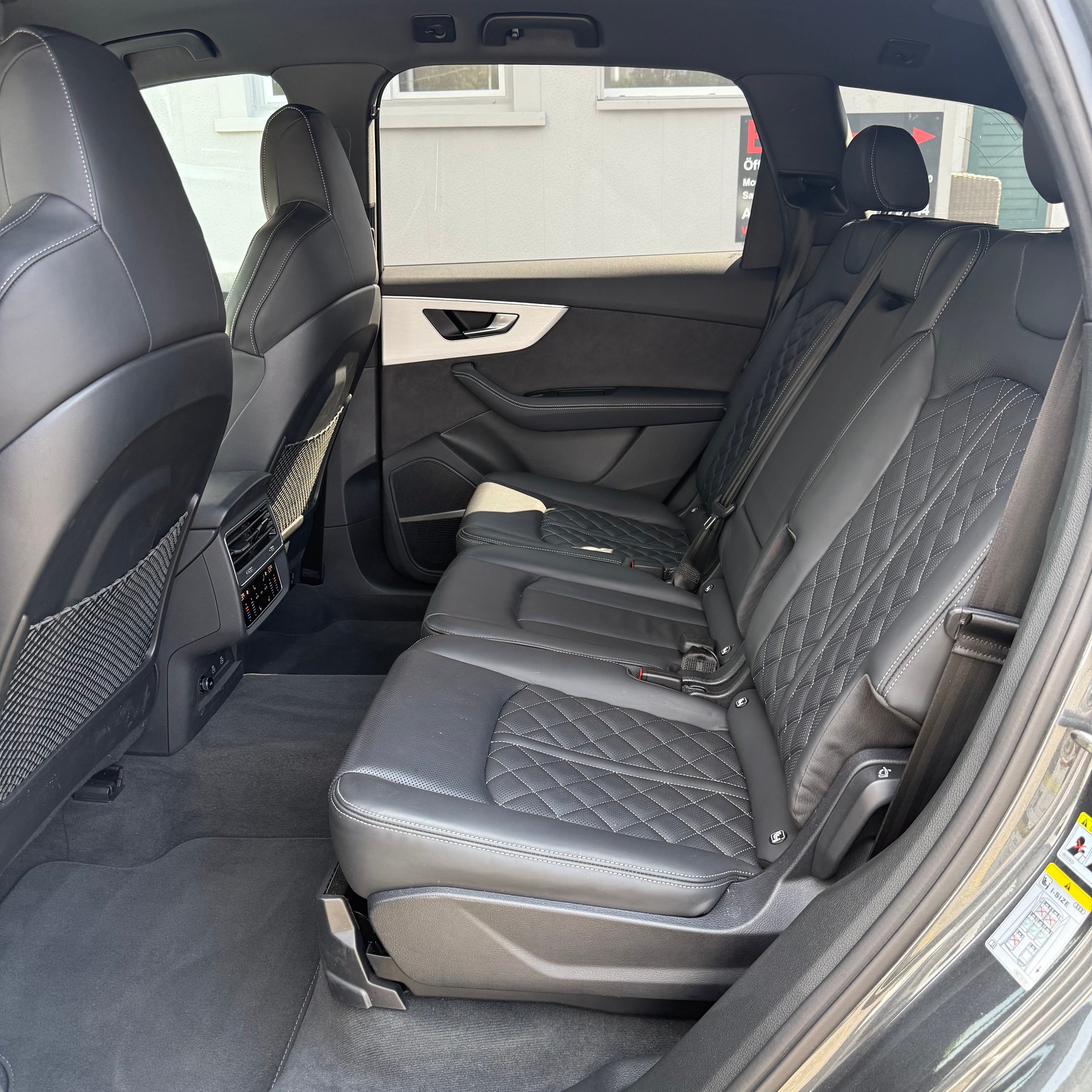 AUDI Q7 50 TDI quattro S Line tiptronic *CH-FAHRZEUG - 4 JAHRE GARANTIE - GRATIS SERVICE - 7 SITZE*-image-11