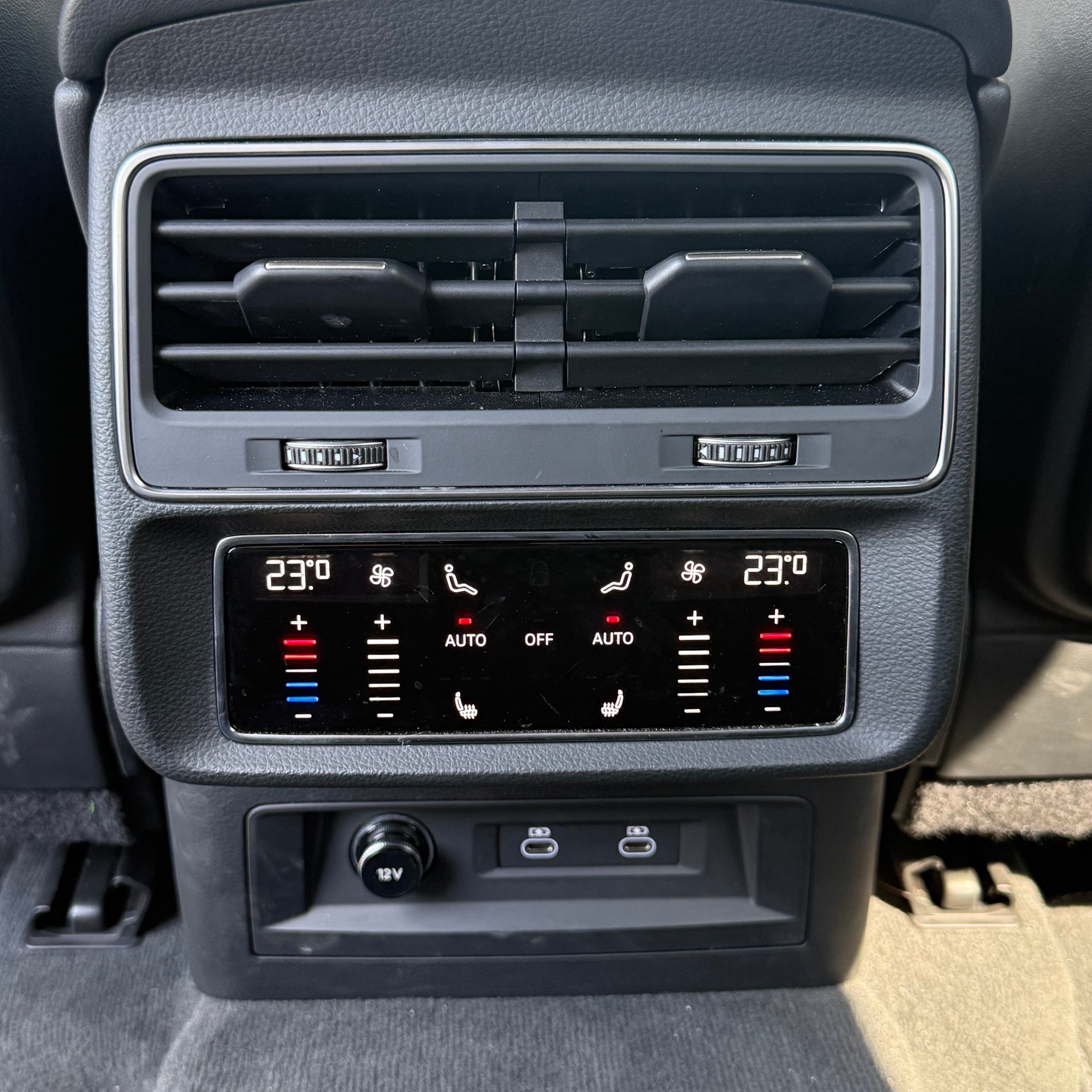 AUDI Q7 50 TDI quattro S Line tiptronic *CH-FAHRZEUG - 4 JAHRE GARANTIE - GRATIS SERVICE - 7 SITZE*-image-12