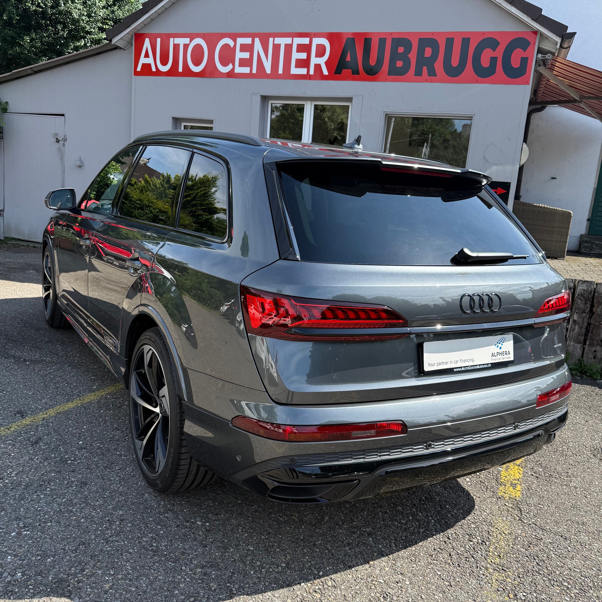 AUDI Q7 50 TDI quattro S Line tiptronic *CH-FAHRZEUG - 4 JAHRE GARANTIE - GRATIS SERVICE - 7 SITZE*-image-2
