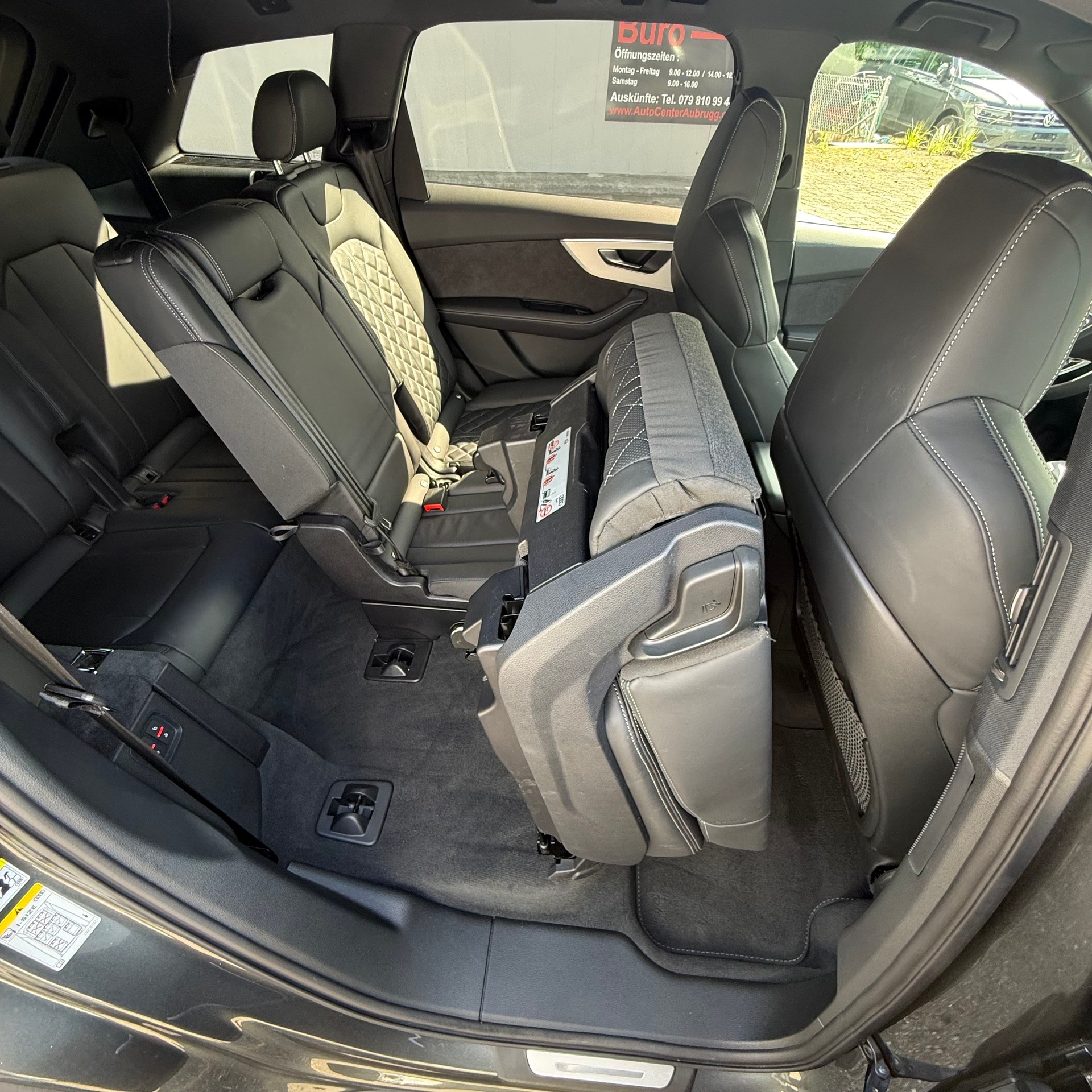 AUDI Q7 50 TDI quattro S Line tiptronic *CH-FAHRZEUG - 4 JAHRE GARANTIE - GRATIS SERVICE - 7 SITZE*-image-24