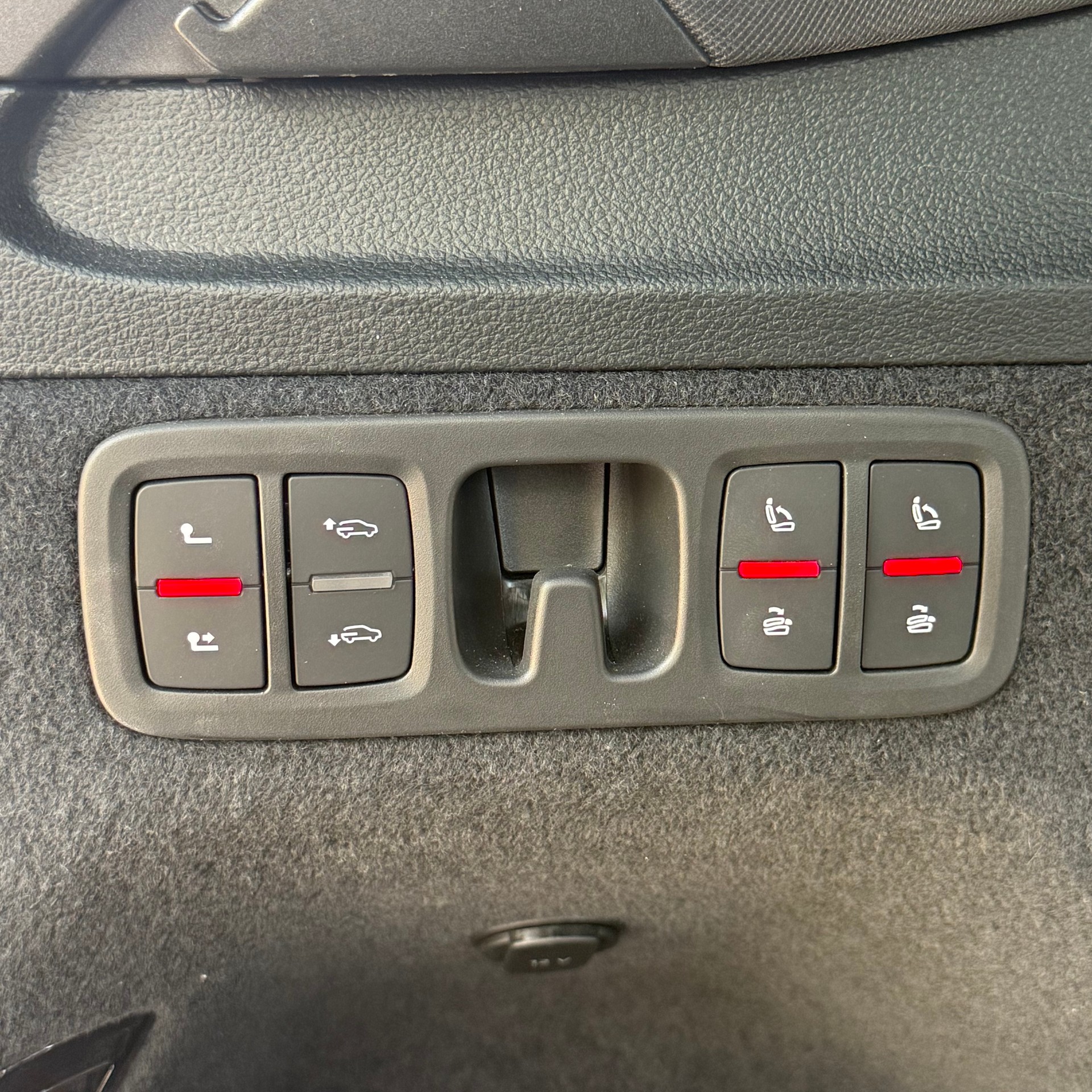 AUDI Q7 50 TDI quattro S Line tiptronic *CH-FAHRZEUG - 4 JAHRE GARANTIE - GRATIS SERVICE - 7 SITZE*-image-21