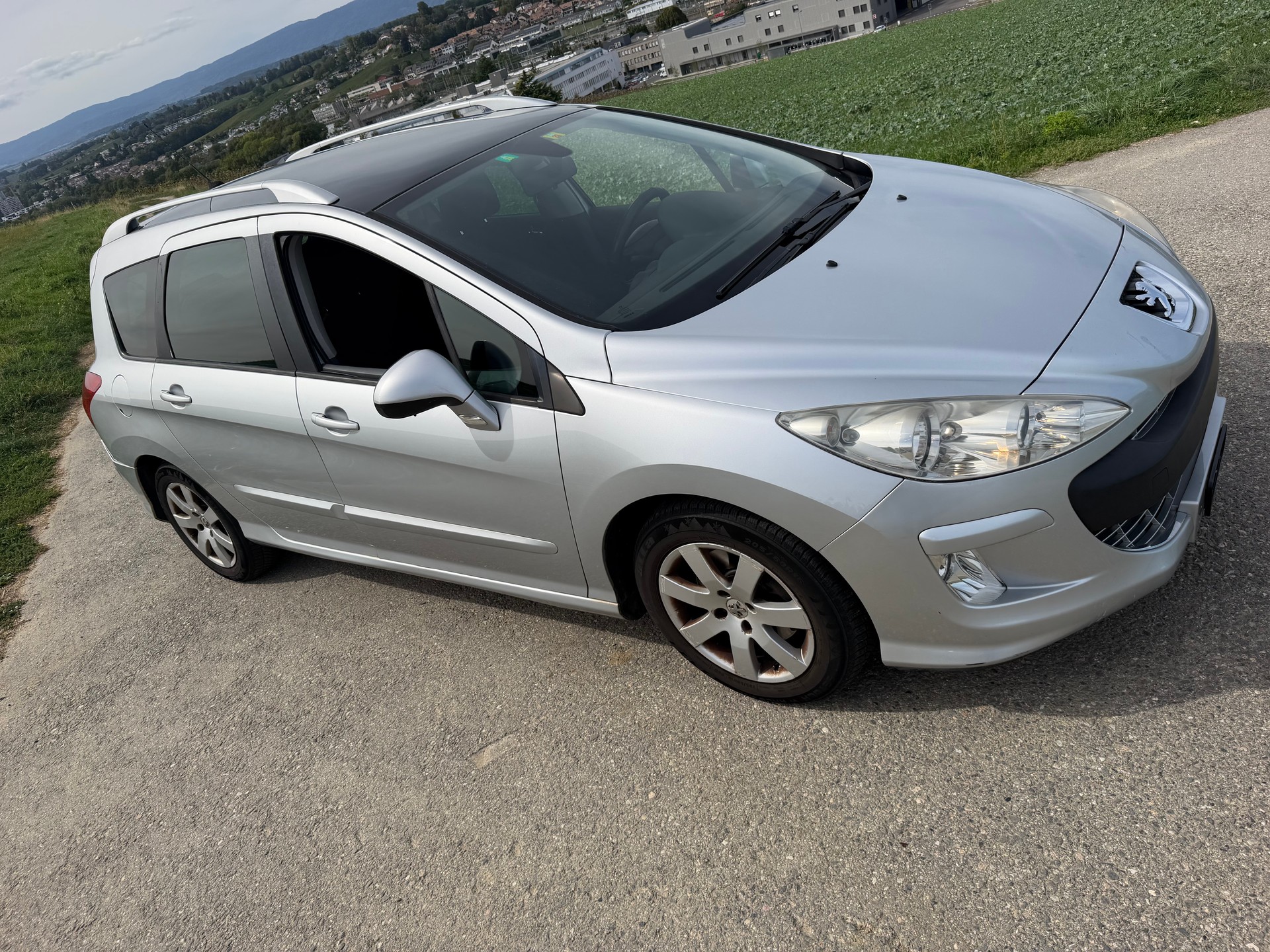 PEUGEOT 308 SW 2.0 HDI Sport Automatic-image-7