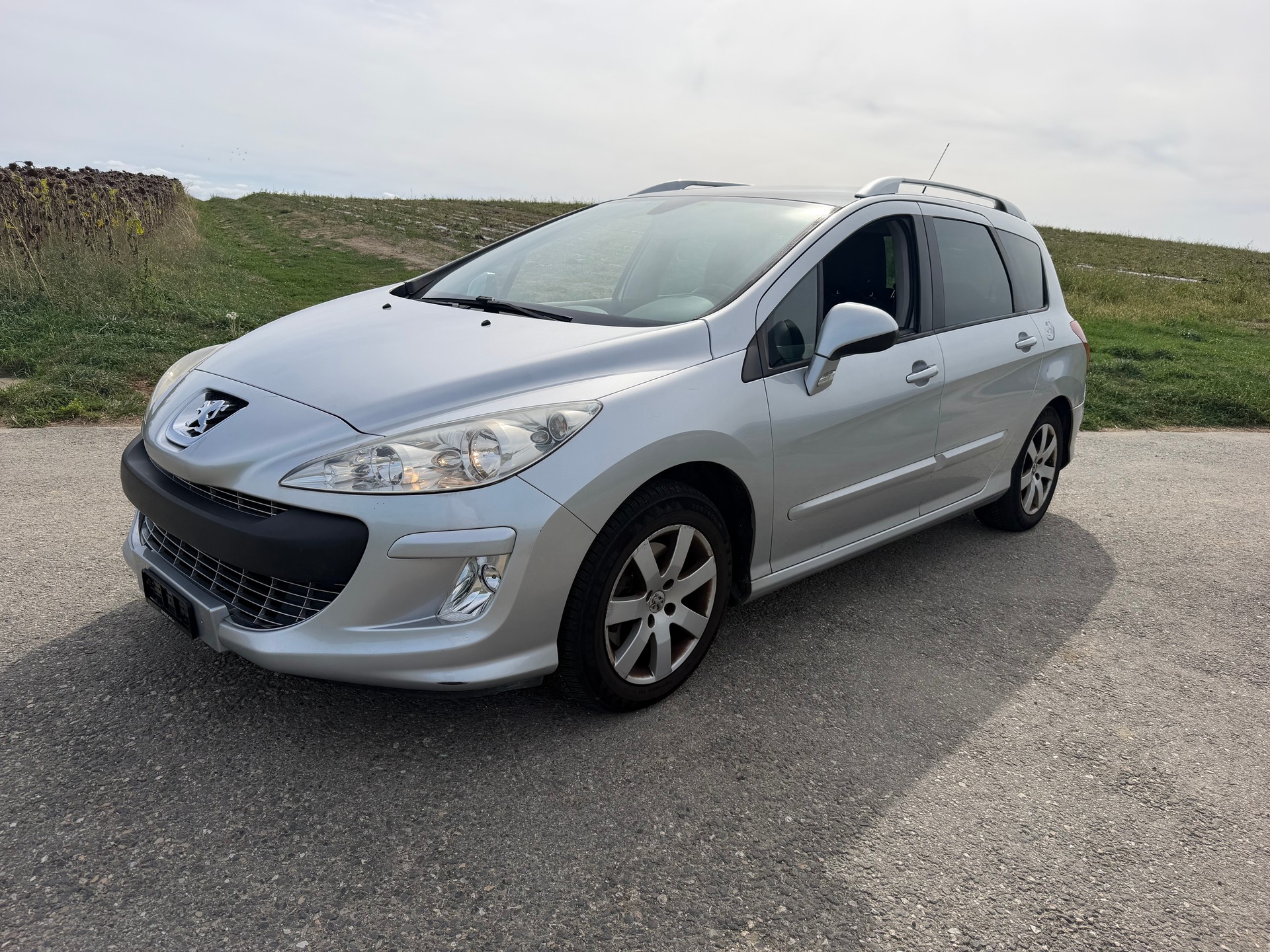 PEUGEOT 308 SW 2.0 HDI Sport Automatic-image-2