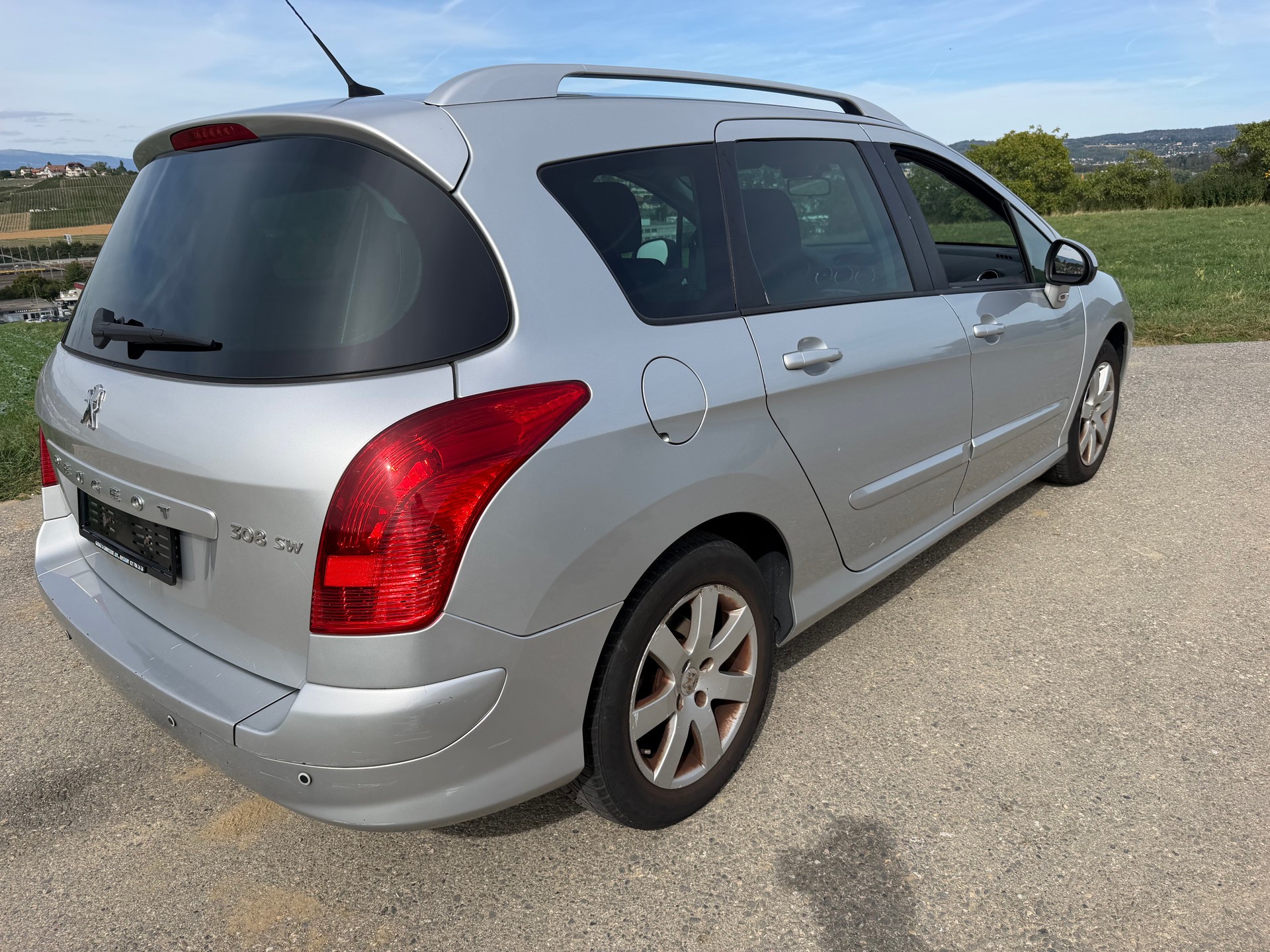 PEUGEOT 308 SW 2.0 HDI Sport Automatic-image-9