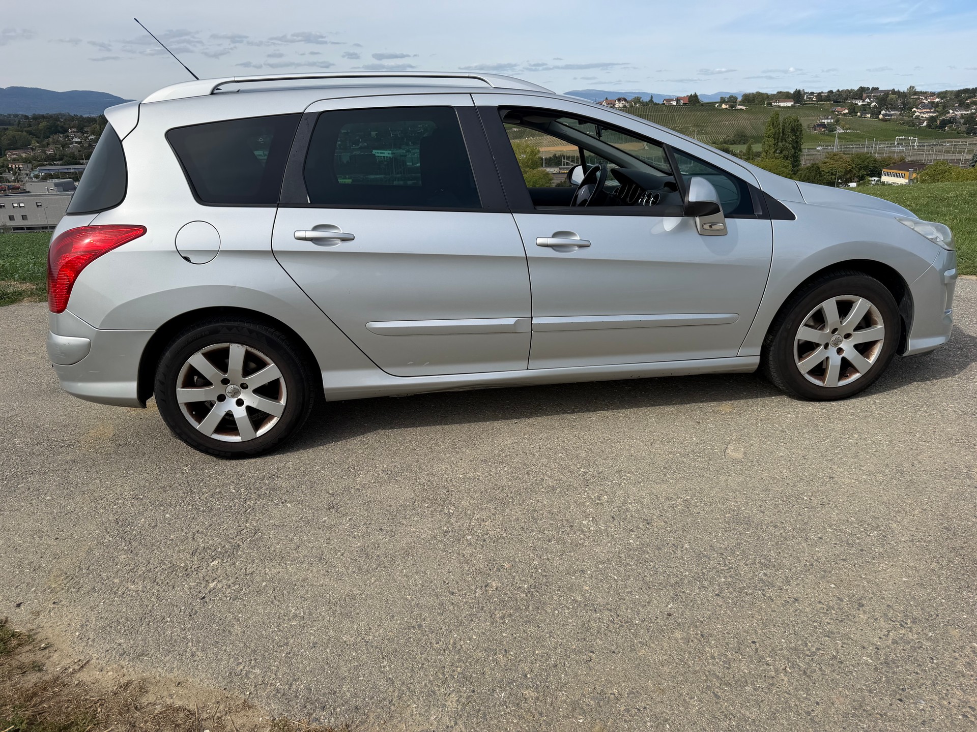 PEUGEOT 308 SW 2.0 HDI Sport Automatic-image-6