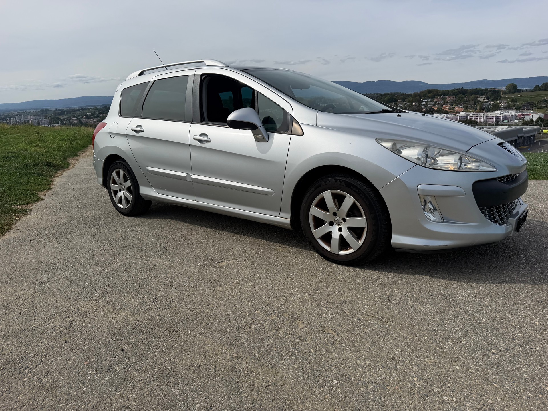 PEUGEOT 308 SW 2.0 HDI Sport Automatic-image-8
