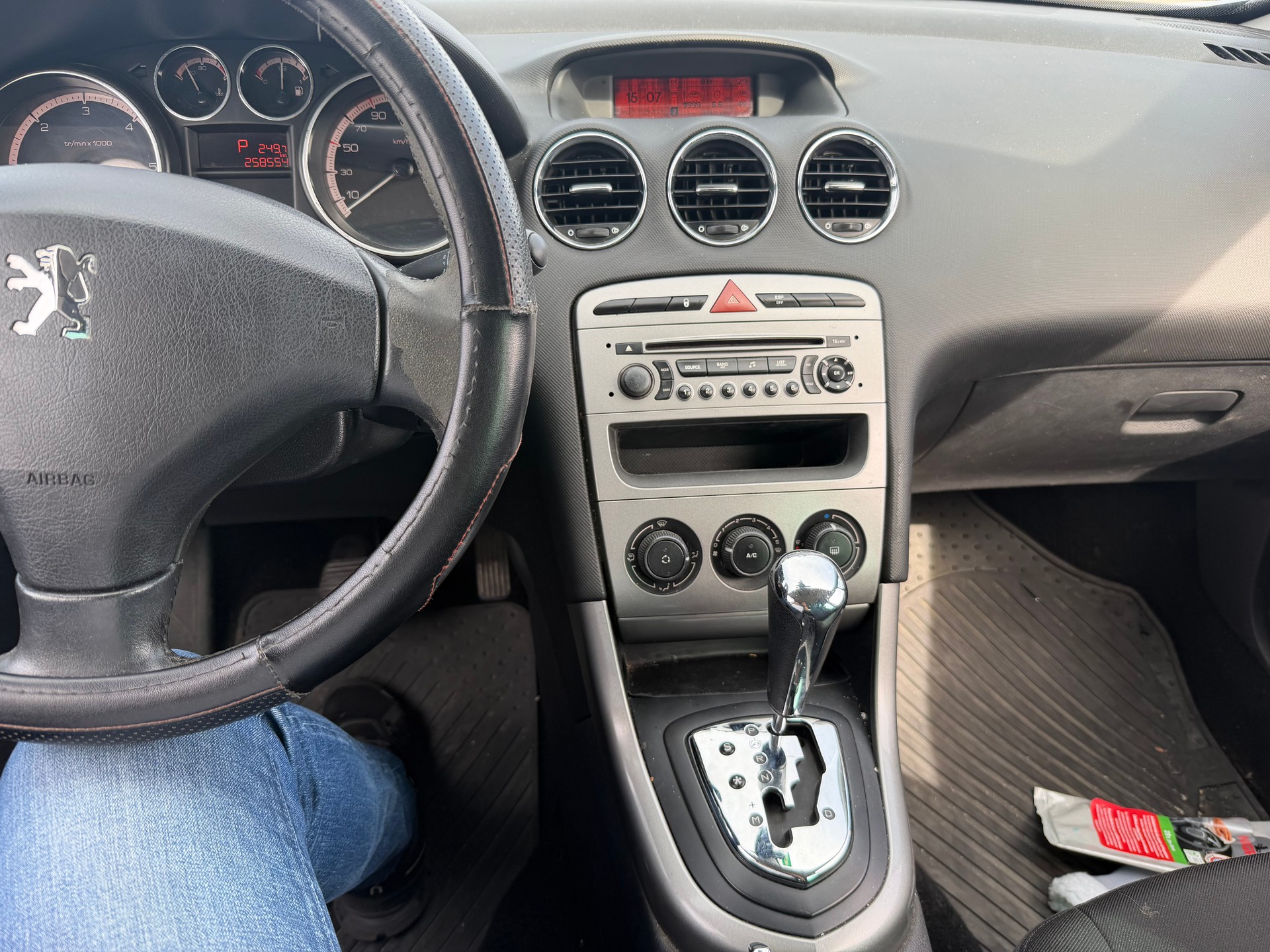 PEUGEOT 308 SW 2.0 HDI Sport Automatic-image-11