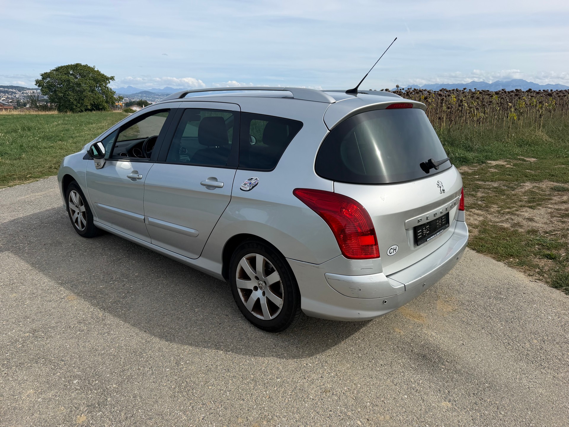 PEUGEOT 308 SW 2.0 HDI Sport Automatic-image-3
