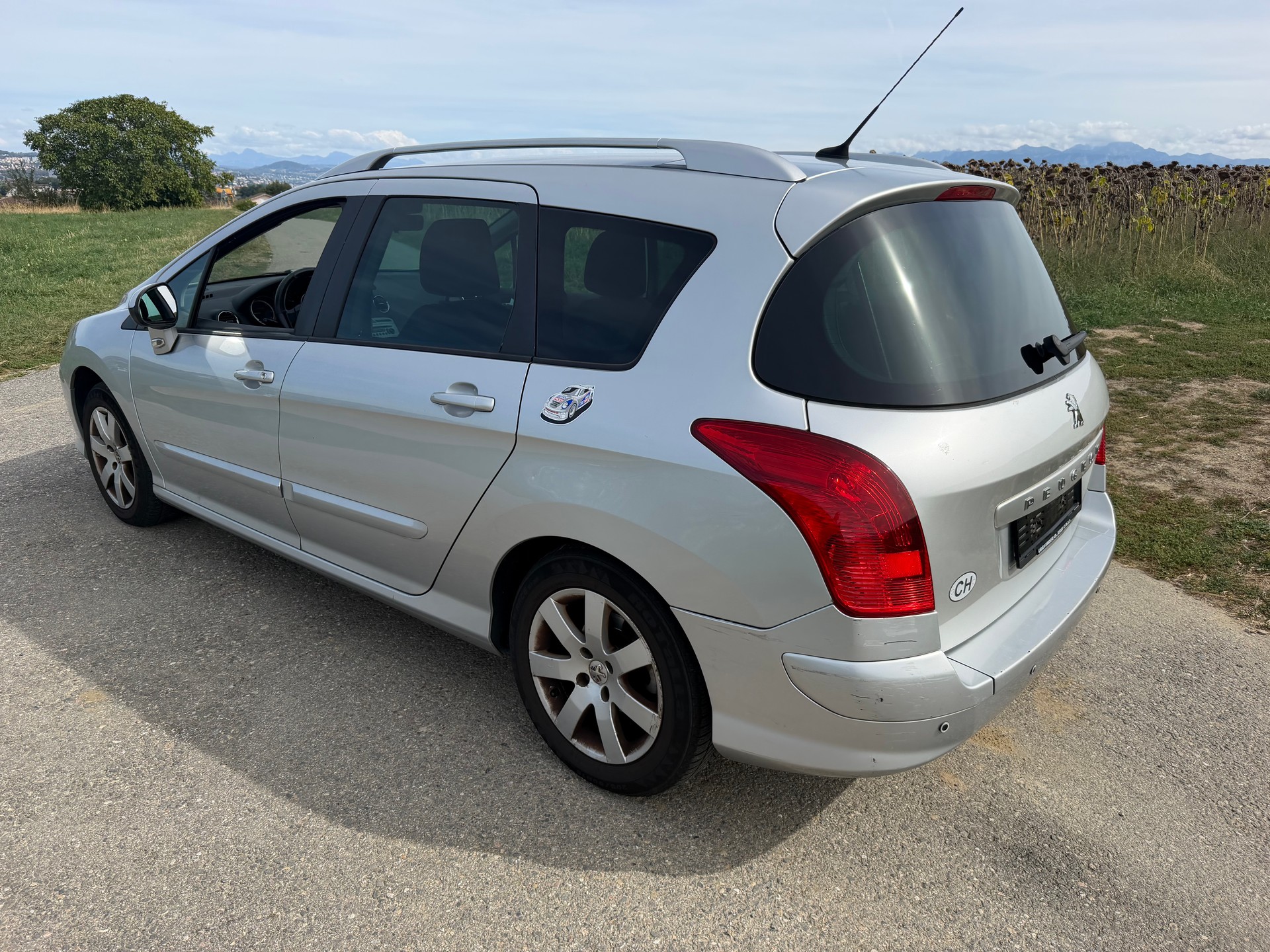PEUGEOT 308 SW 2.0 HDI Sport Automatic-image-10