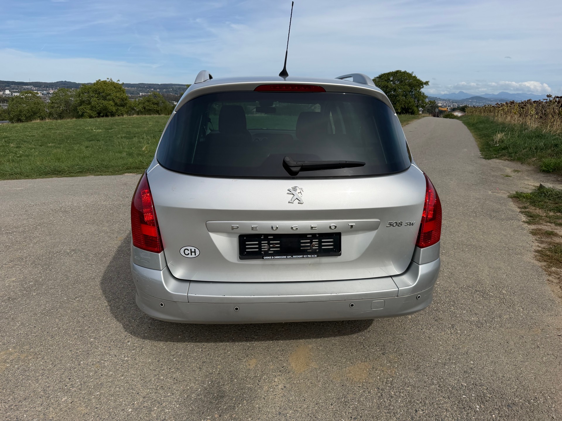 PEUGEOT 308 SW 2.0 HDI Sport Automatic-image-4