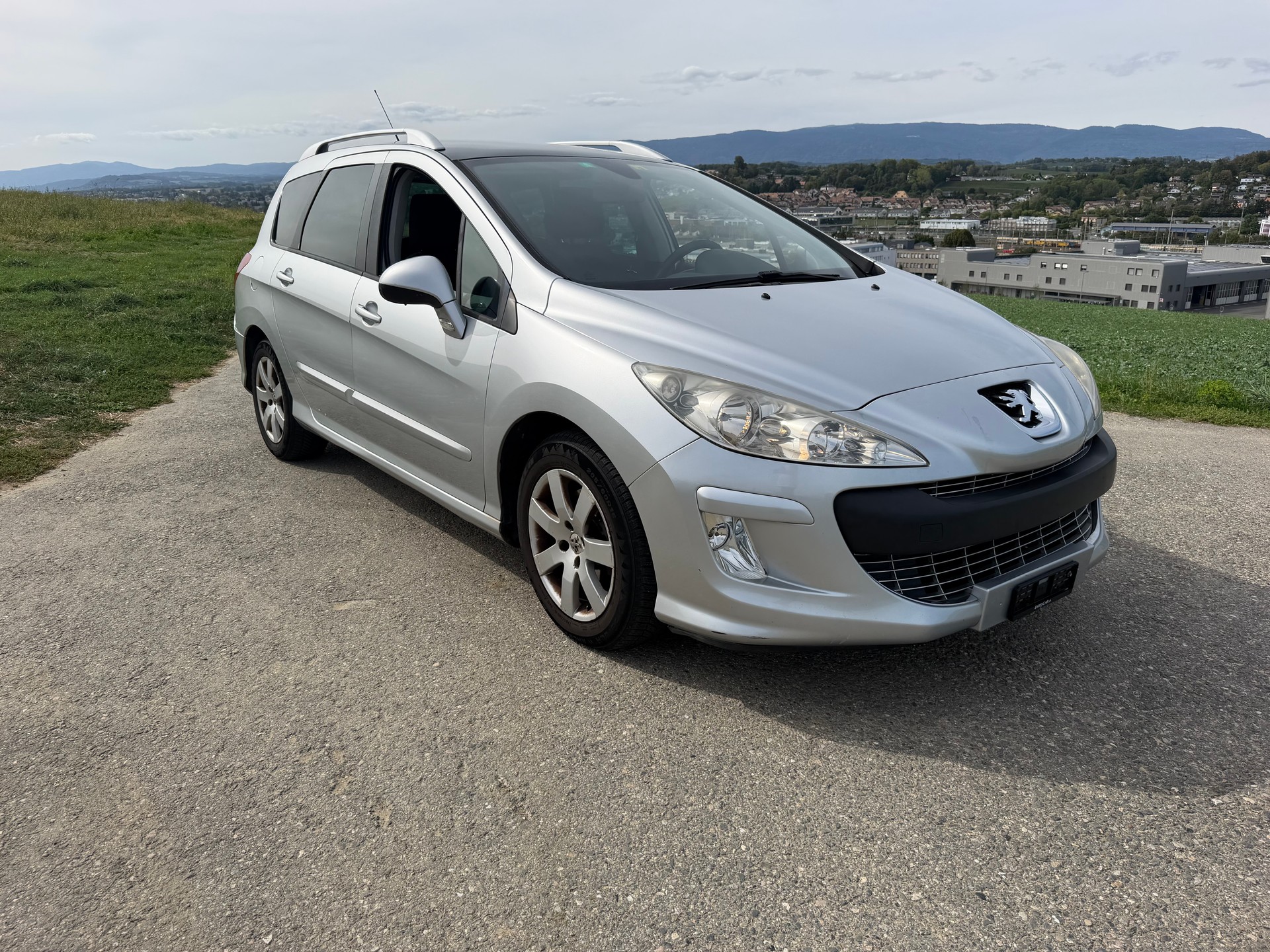PEUGEOT 308 SW 2.0 HDI Sport Automatic-image-5